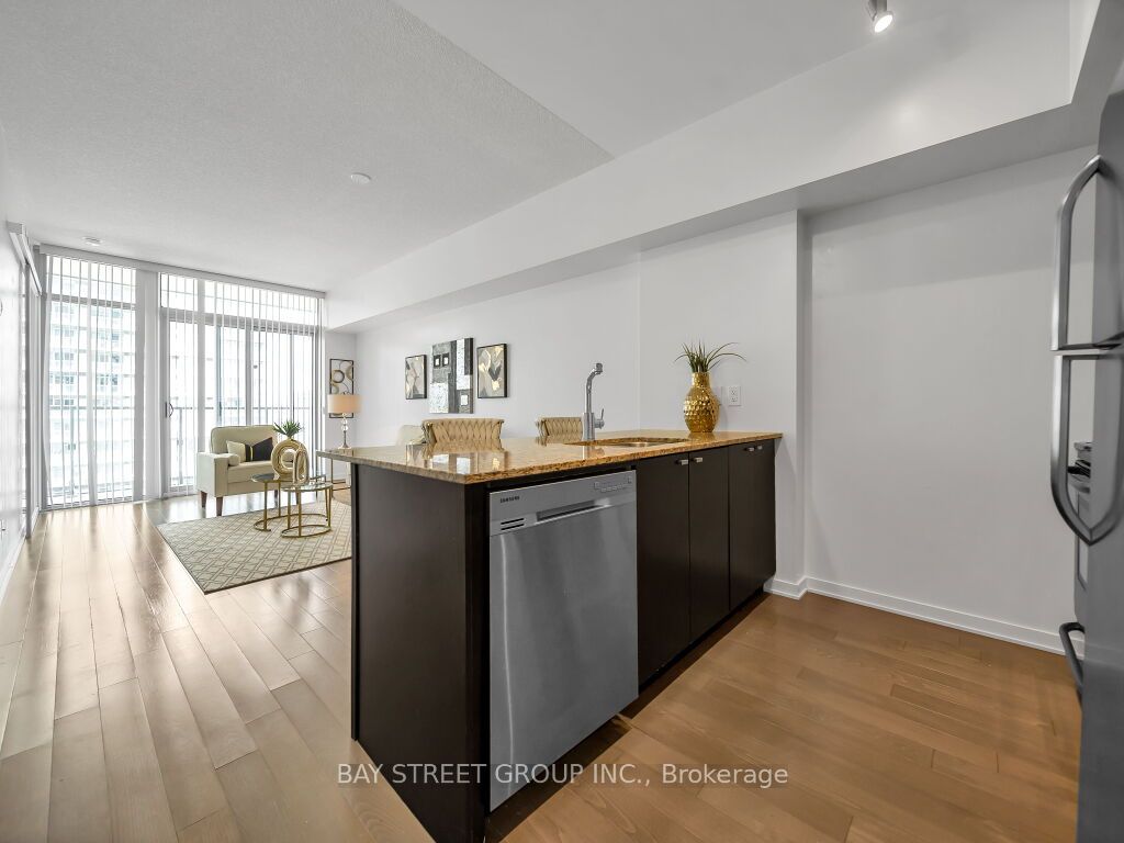 105 The Queensway Avenue #1501