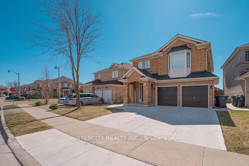3 Rambling Oak Dr