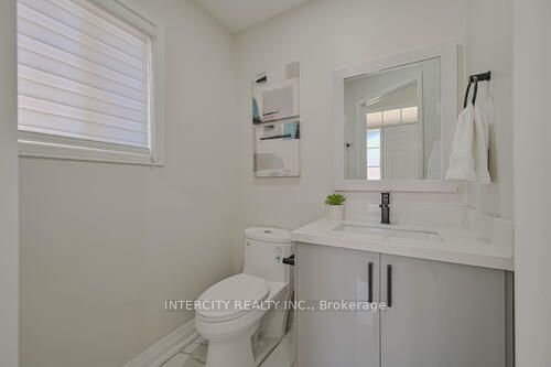 3 Rambling Oak Dr