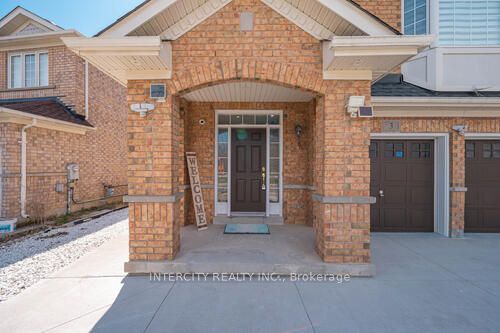 3 Rambling Oak Dr