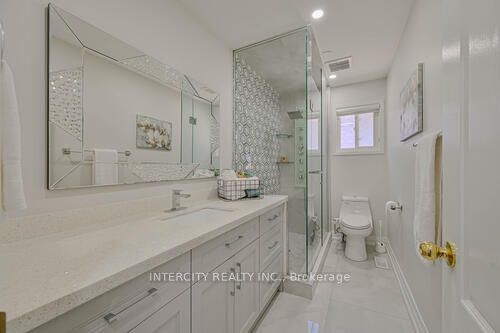 3 Rambling Oak Dr
