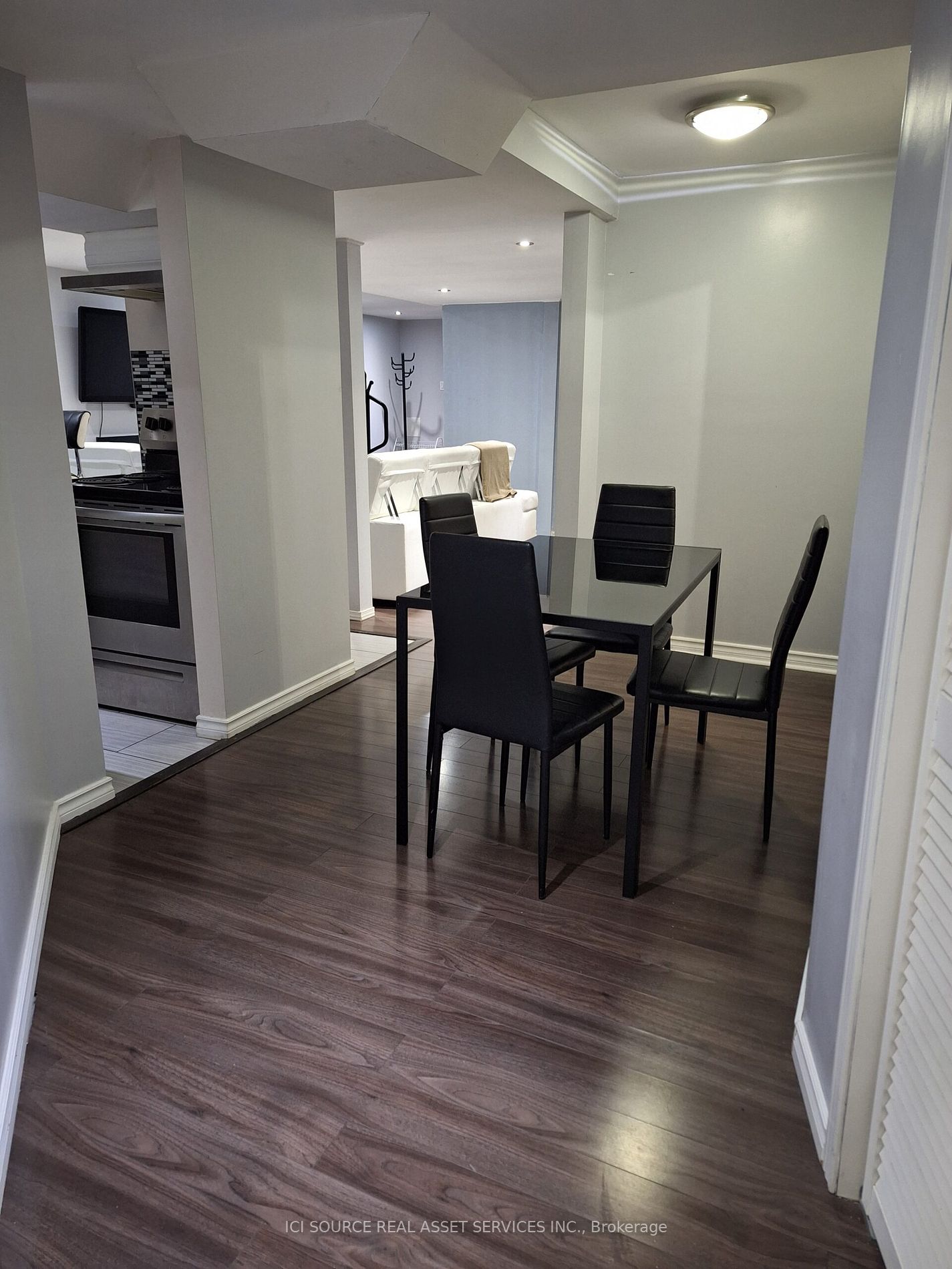 15 Roundstone Drive