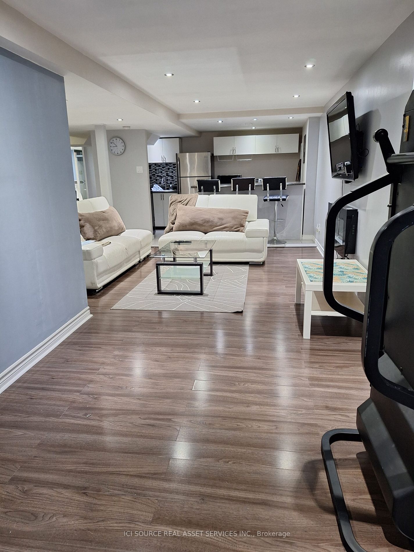 15 Roundstone Drive