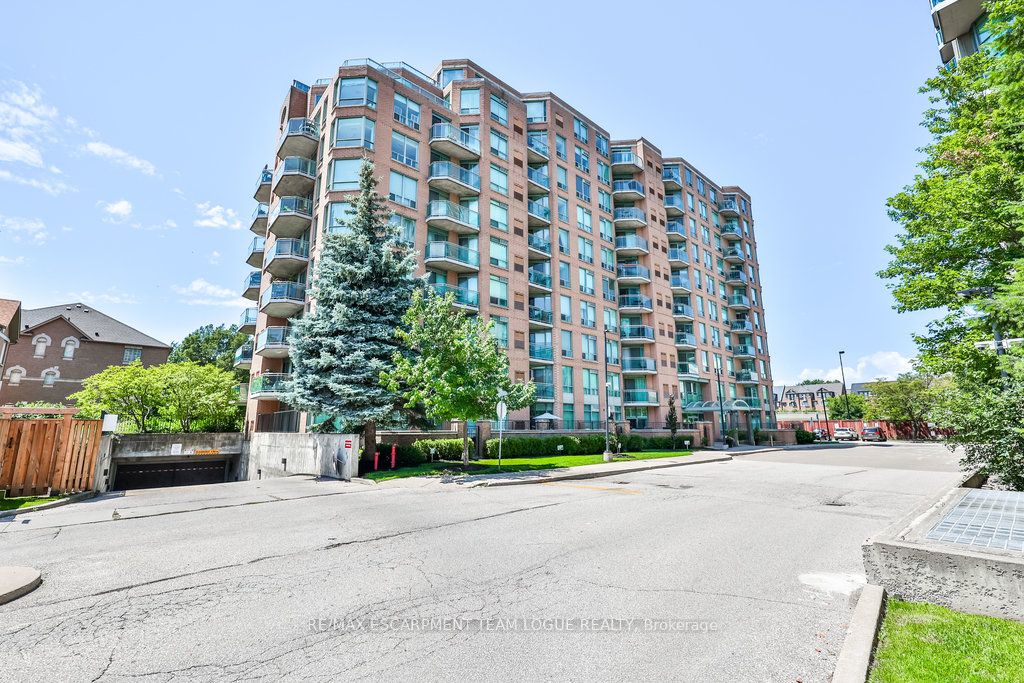 190 Manitoba Street, #805