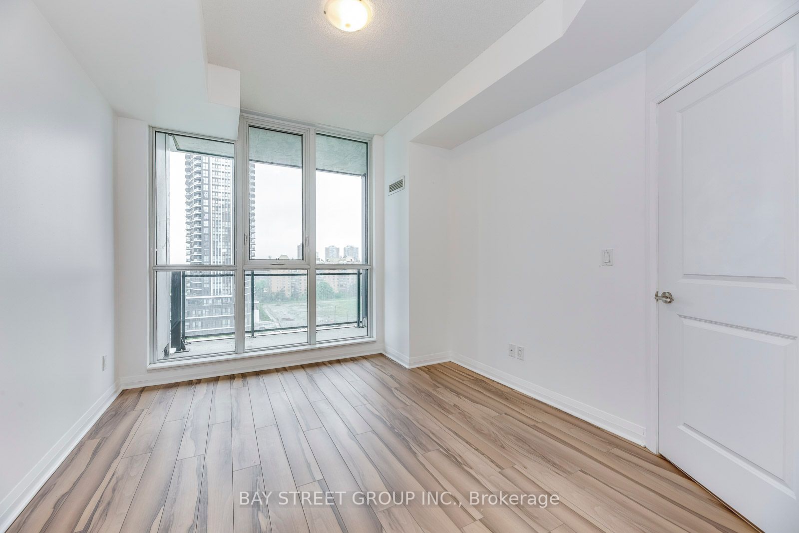 55 Eglinton Avenue W, #1003