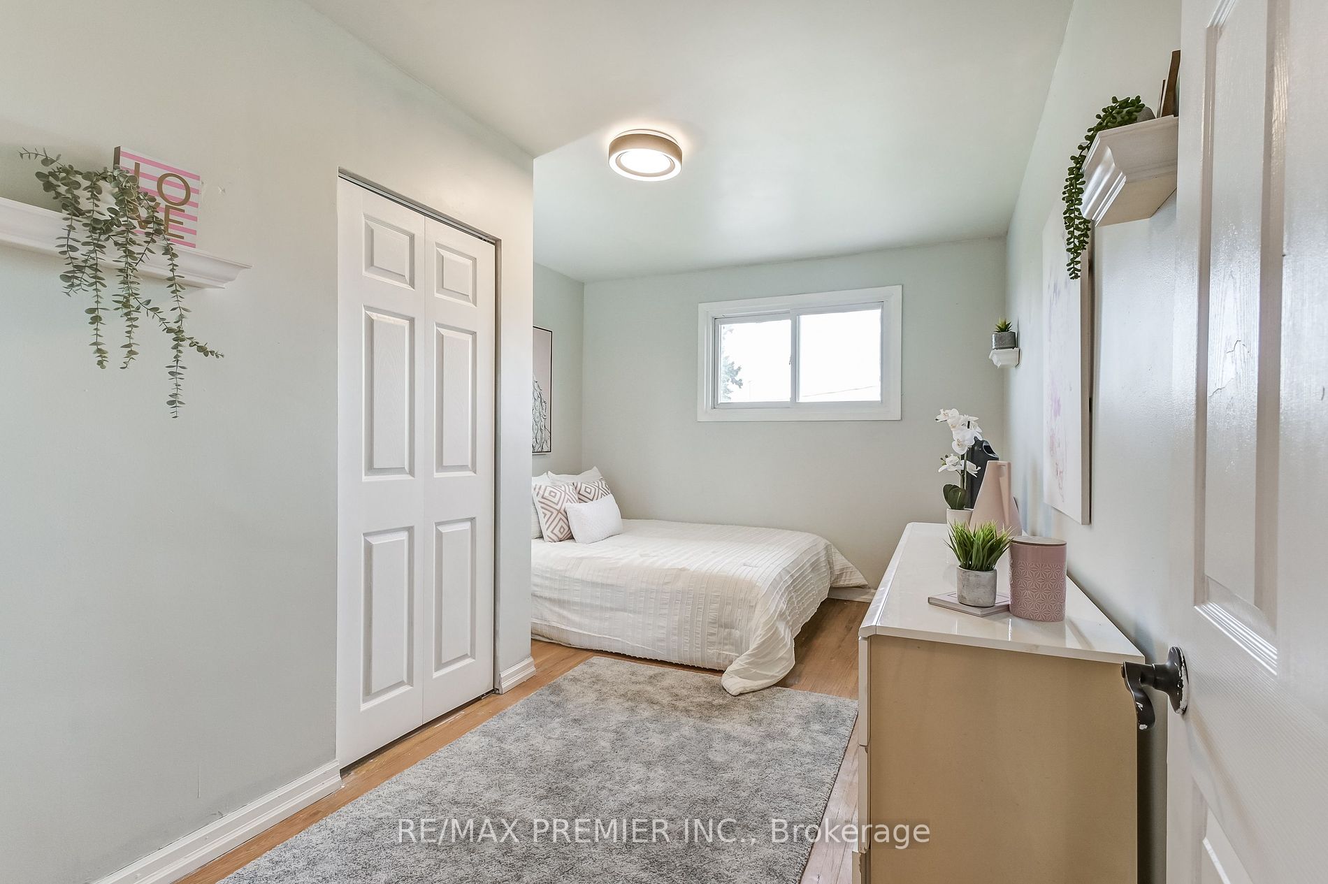 28 Navenby Crescent