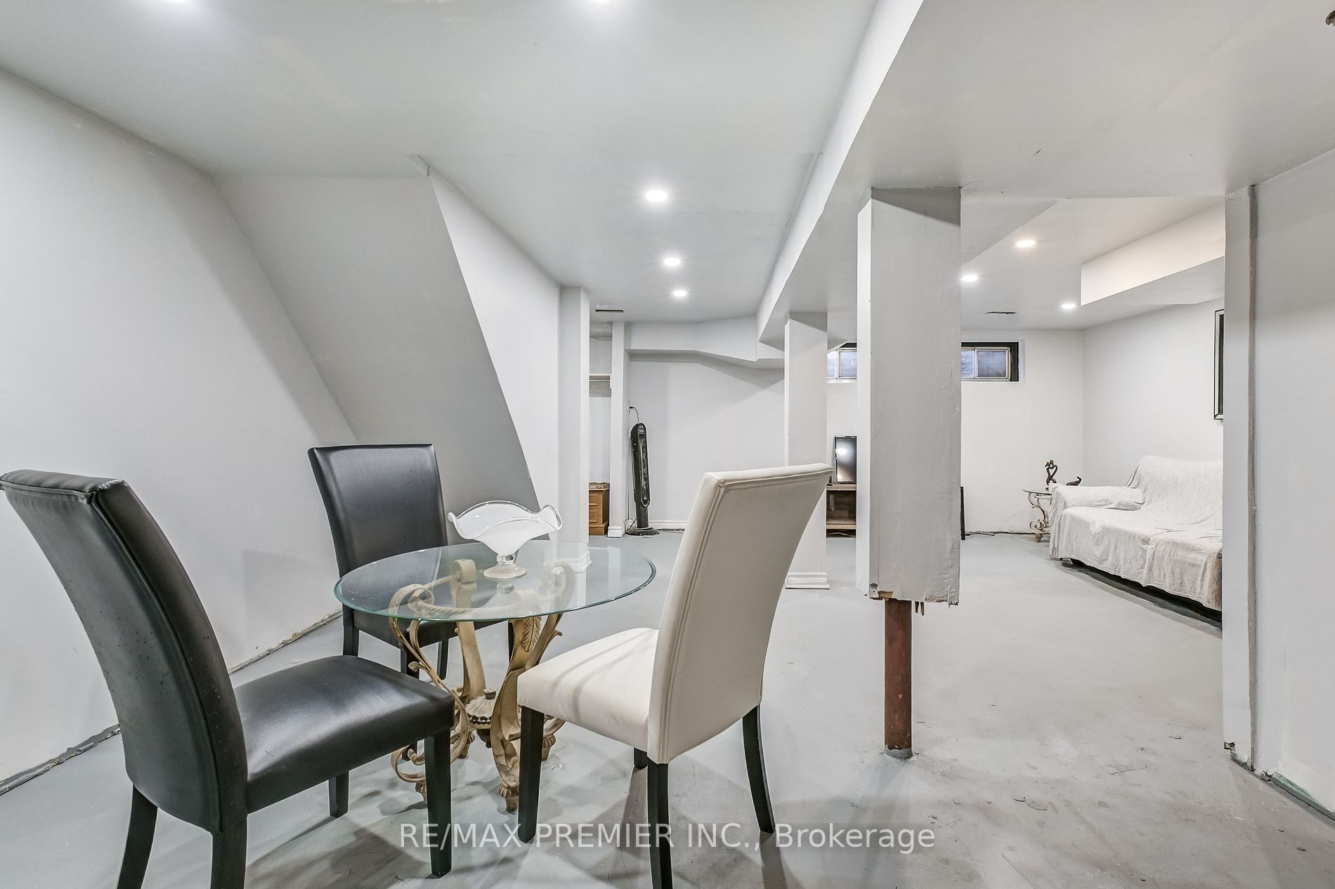 28 Navenby Crescent