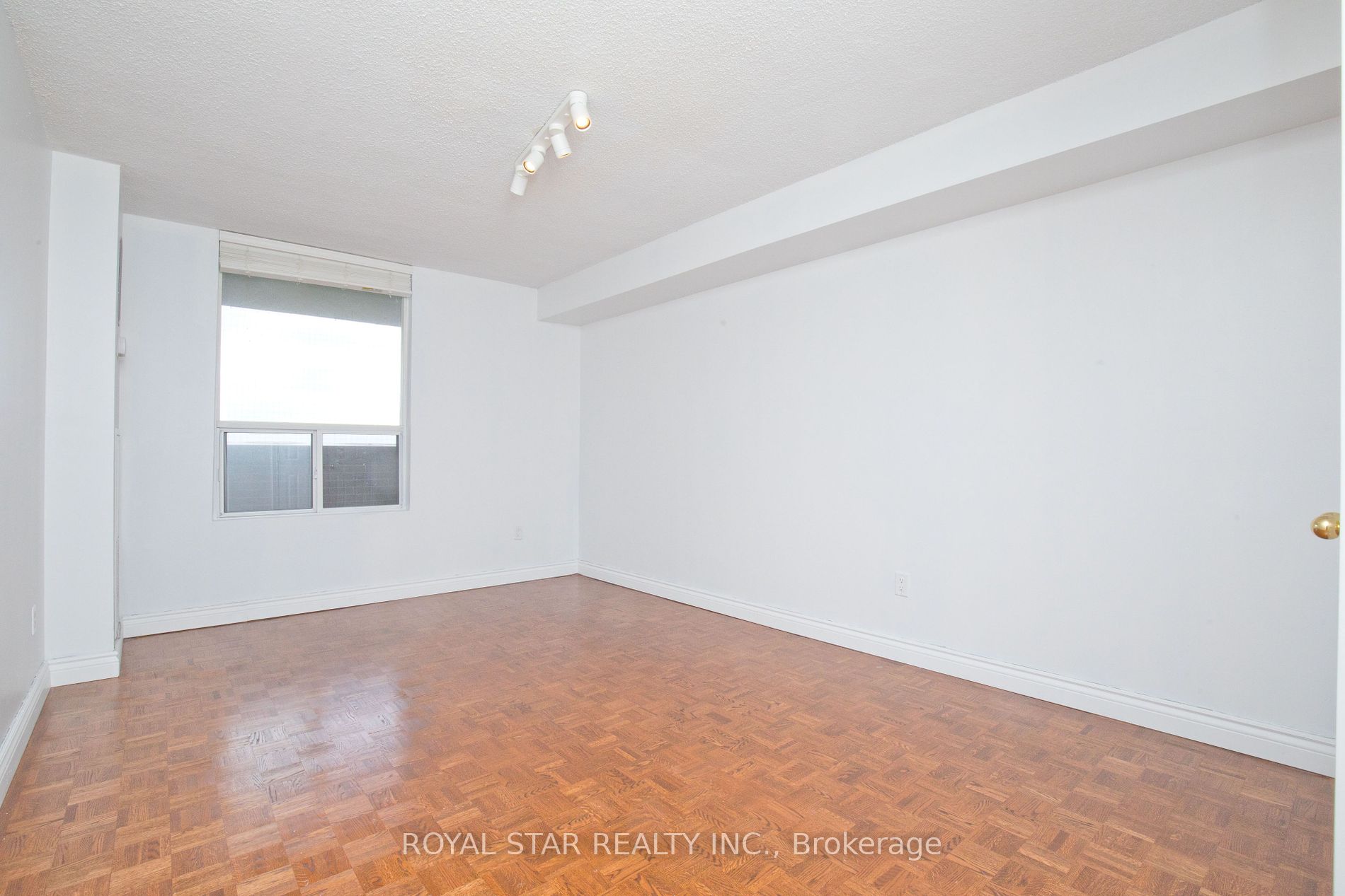 1535 Lakeshore Road E #1607