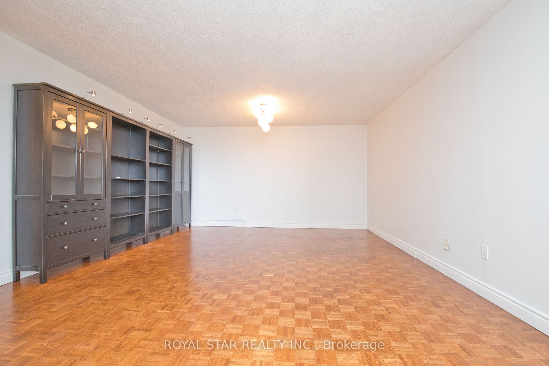 1535 Lakeshore Road E #1607