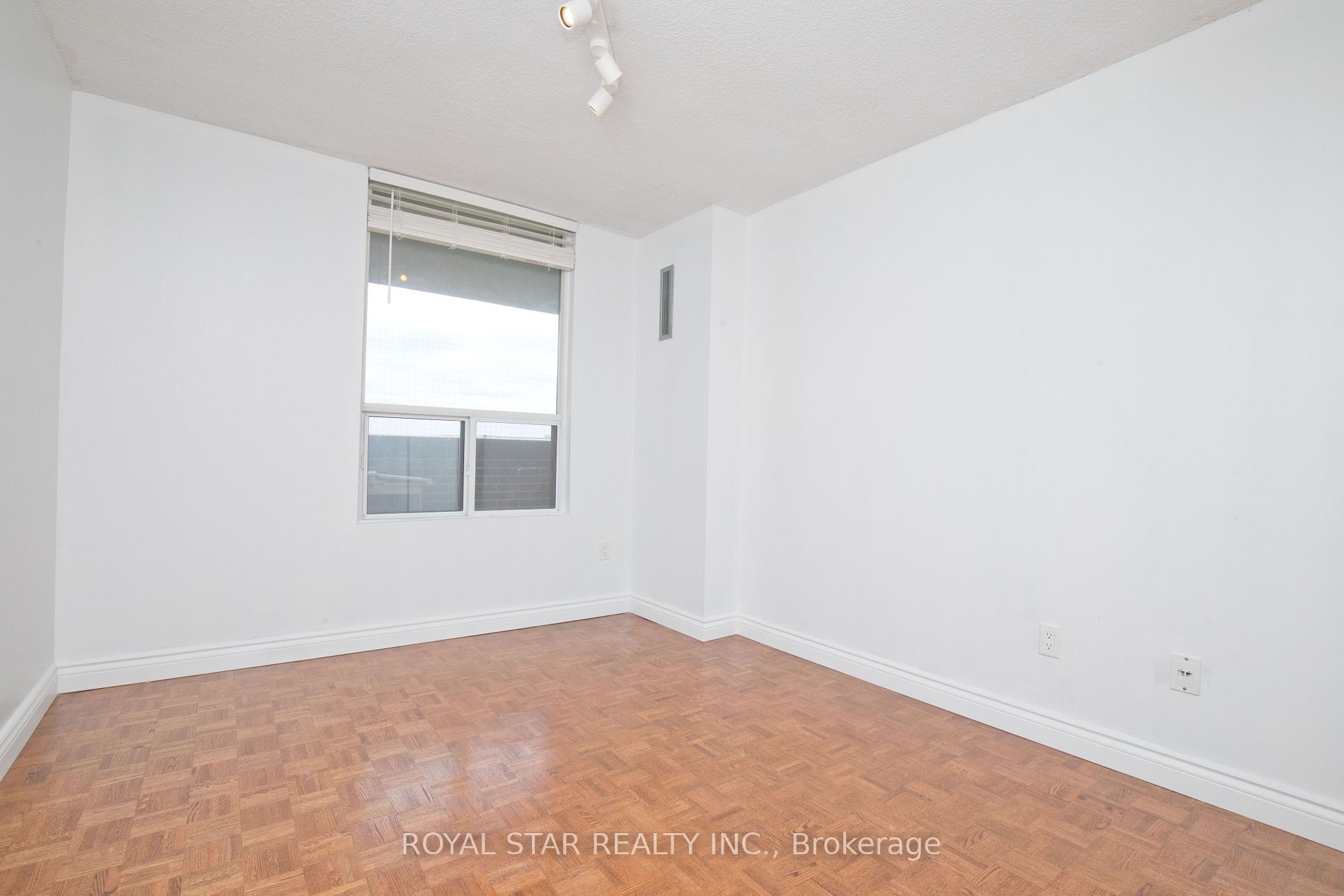 1535 Lakeshore Road E #1607