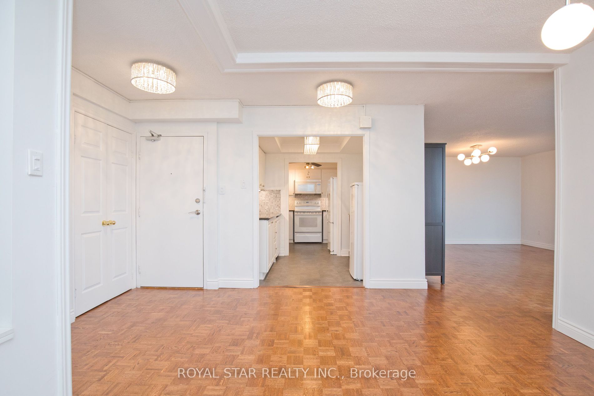 1535 Lakeshore Road E #1607