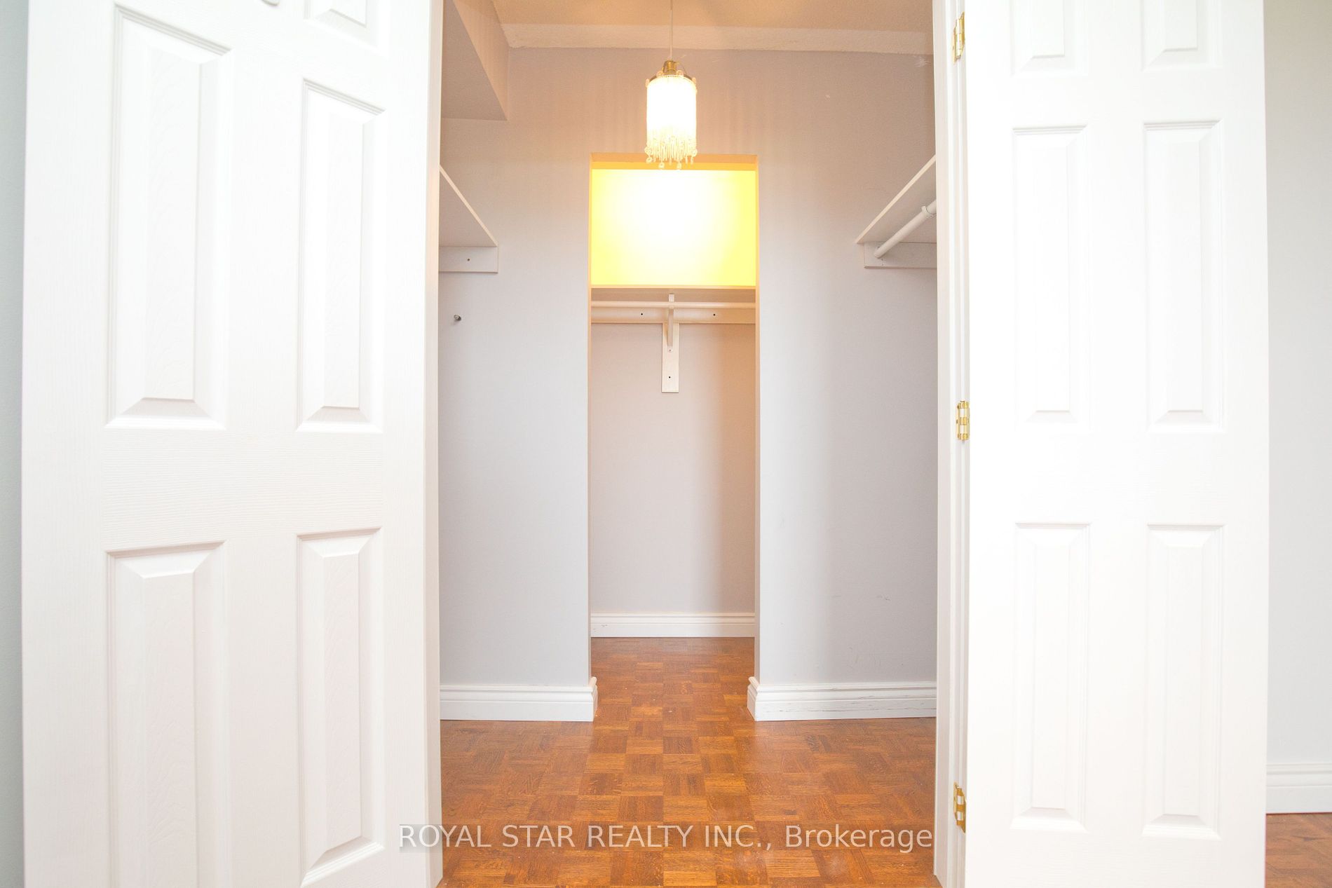 1535 Lakeshore Road E #1607