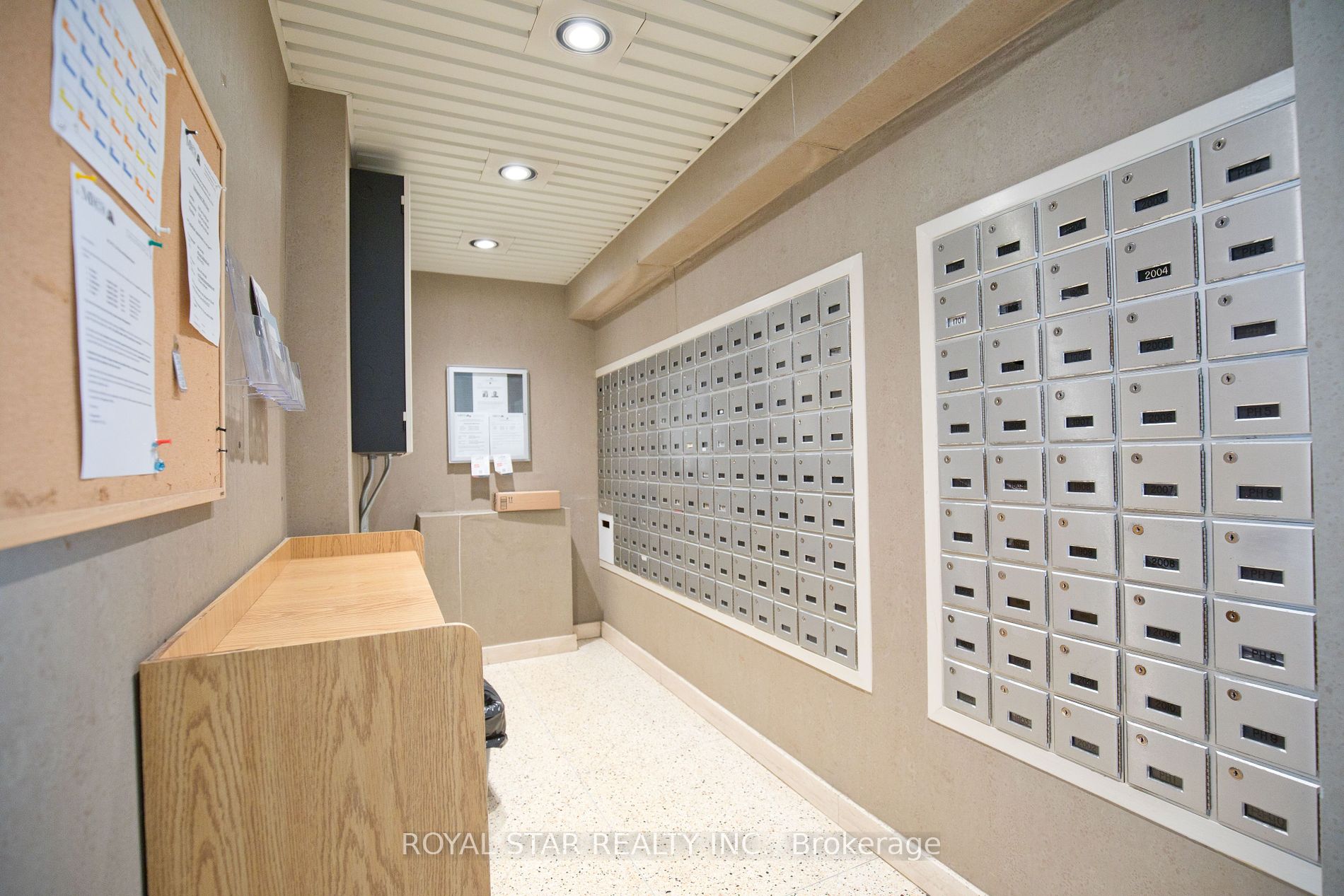 1535 Lakeshore Road E #1607