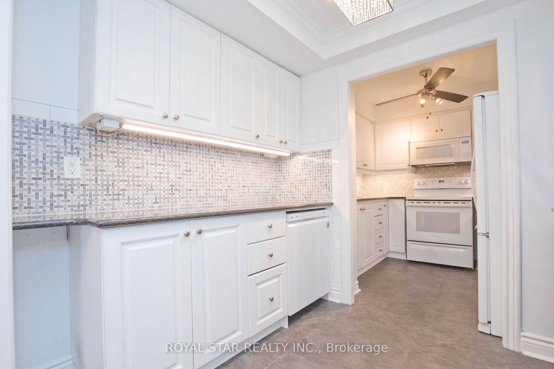 1535 Lakeshore Road E #1607