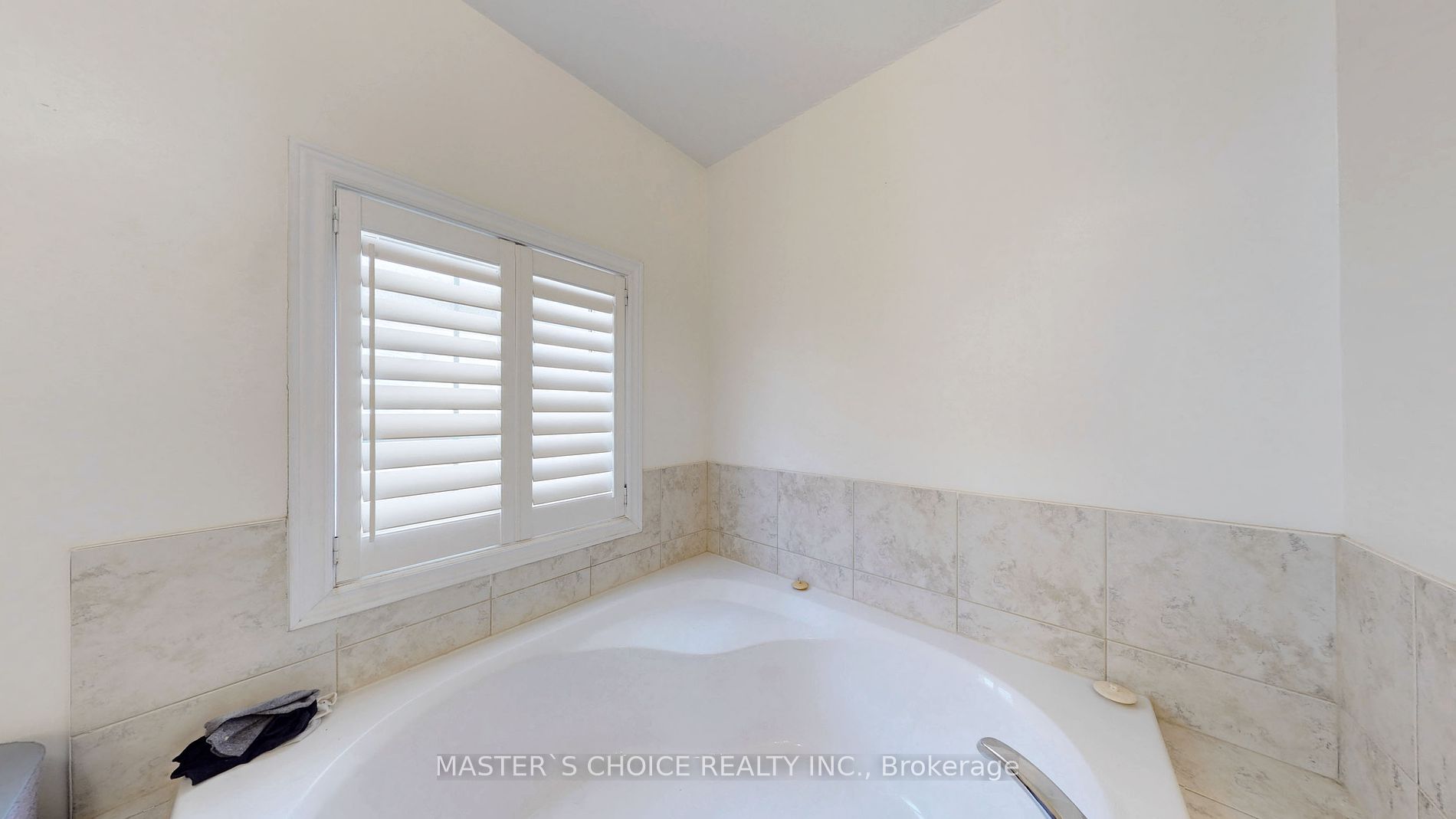 230 Paisley Boulevard W, #26