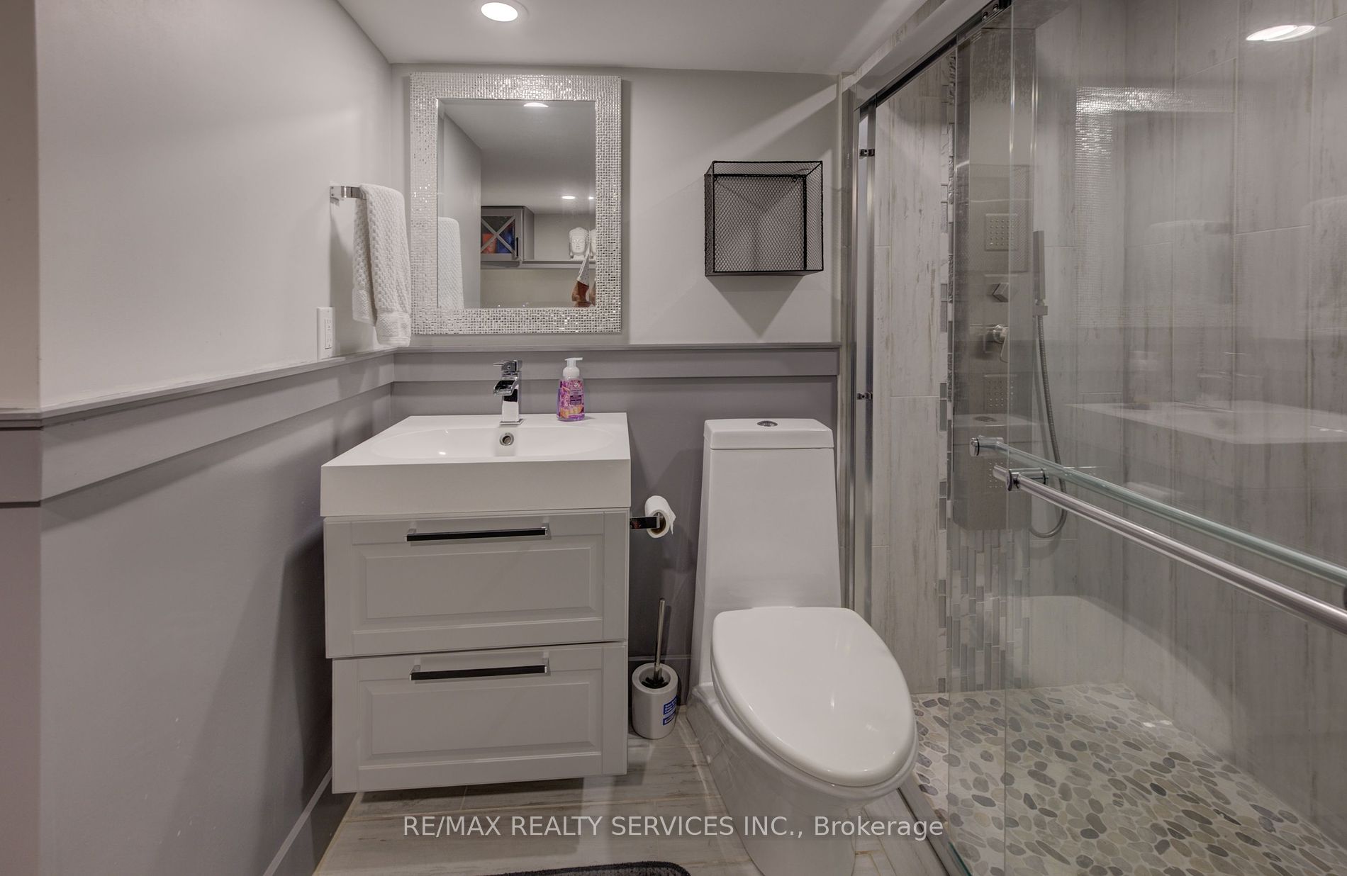 8 Bain Crt