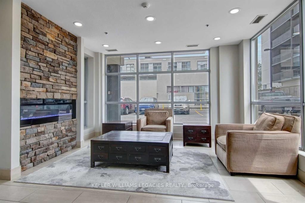 2464 Weston Road, #405