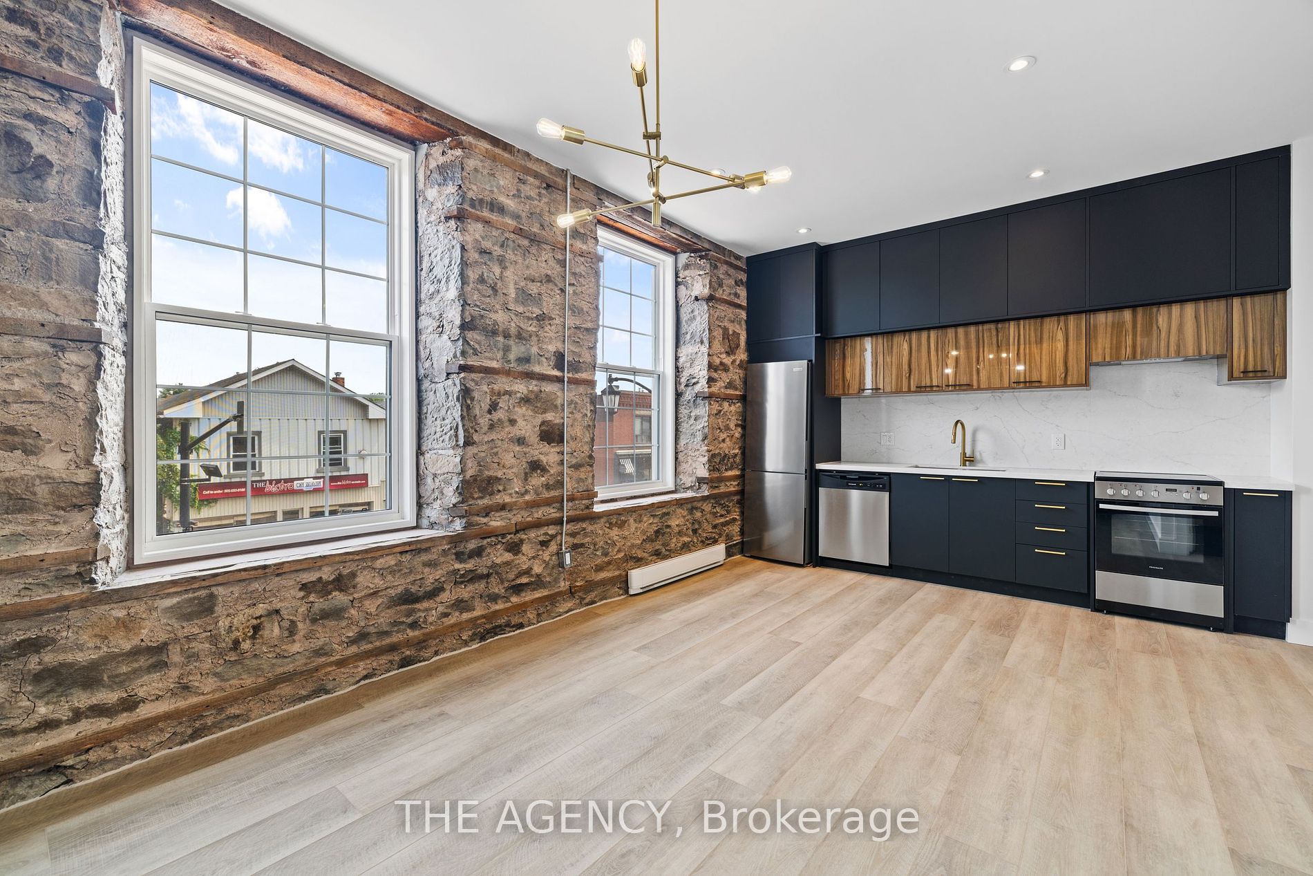 163 Main Street E #303