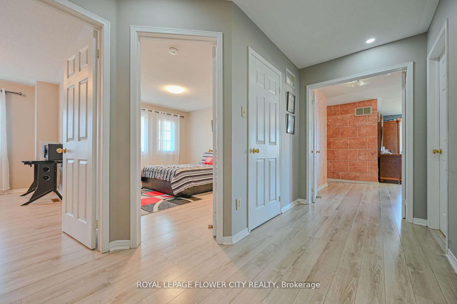 2 Black Hills Crt