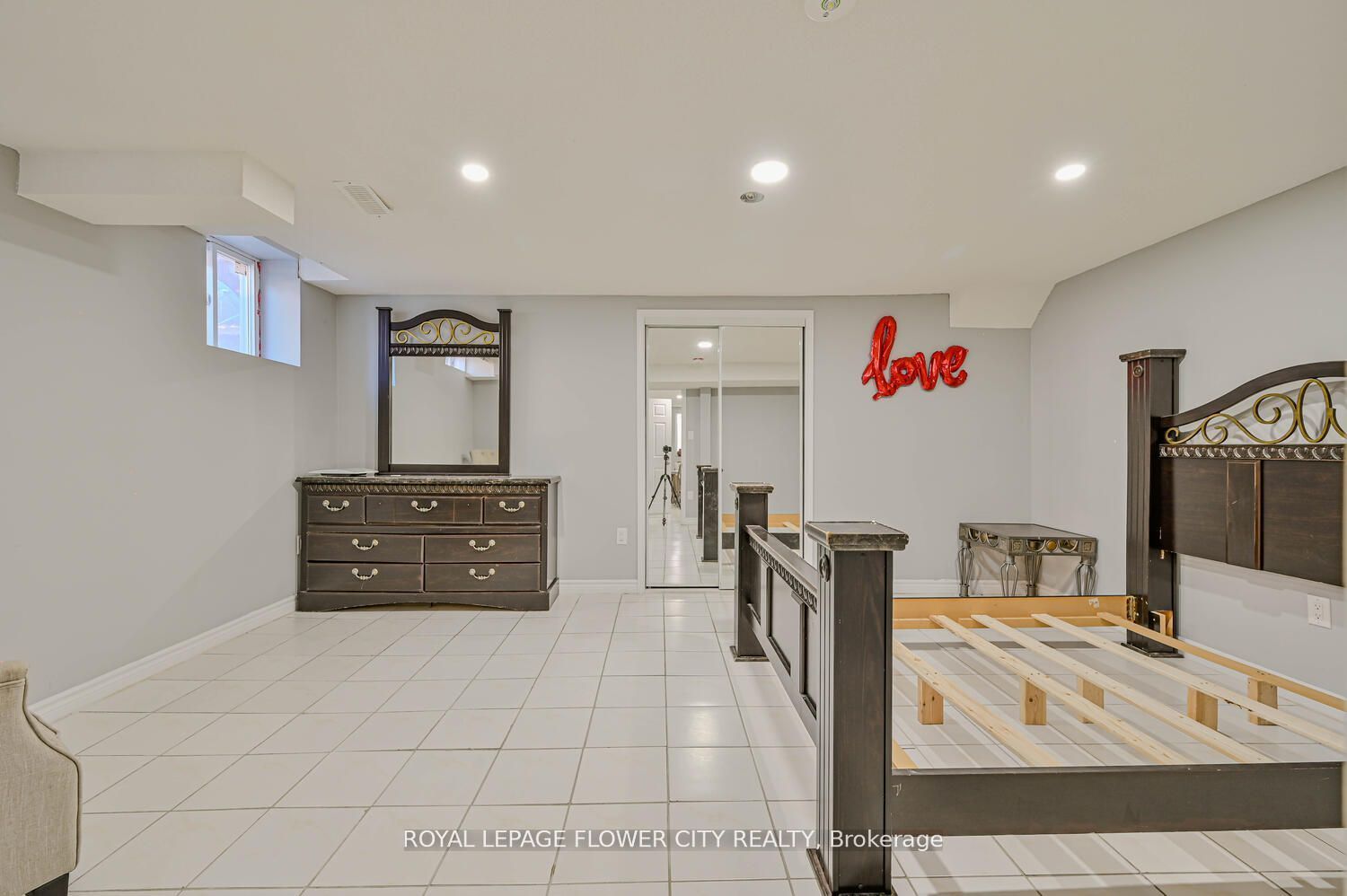 2 Black Hills Crt