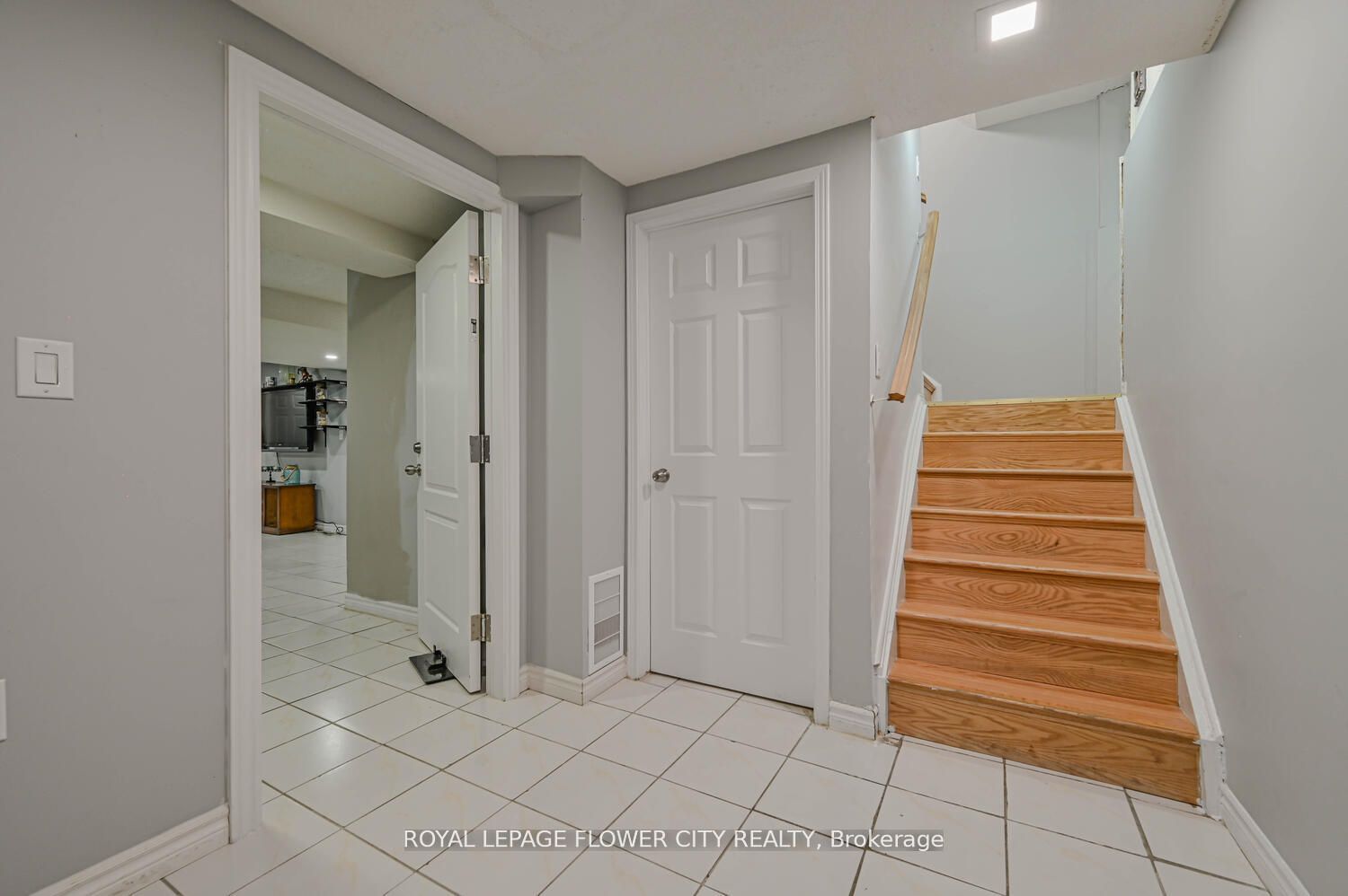 2 Black Hills Crt
