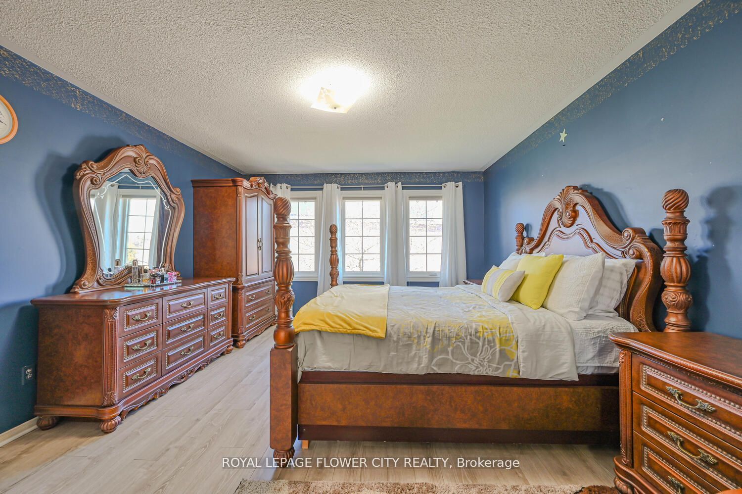 2 Black Hills Crt