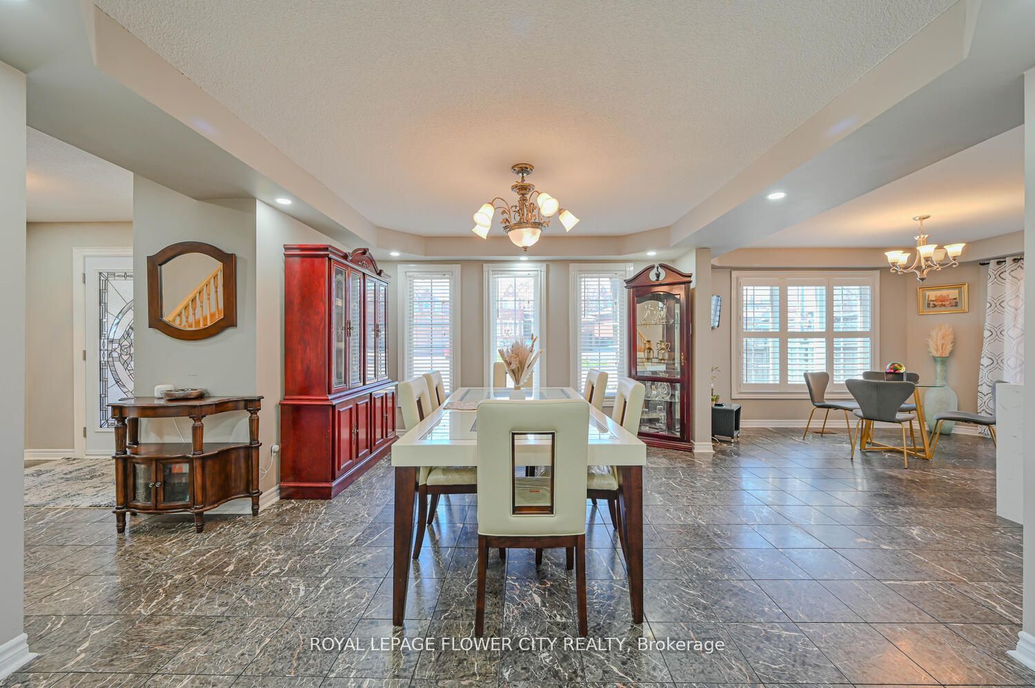 2 Black Hills Crt