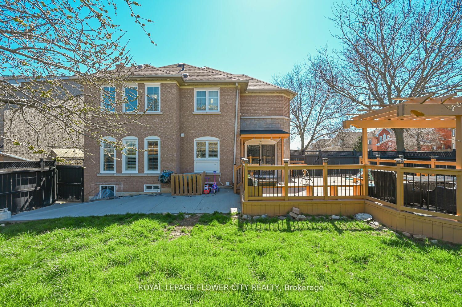 2 Black Hills Crt
