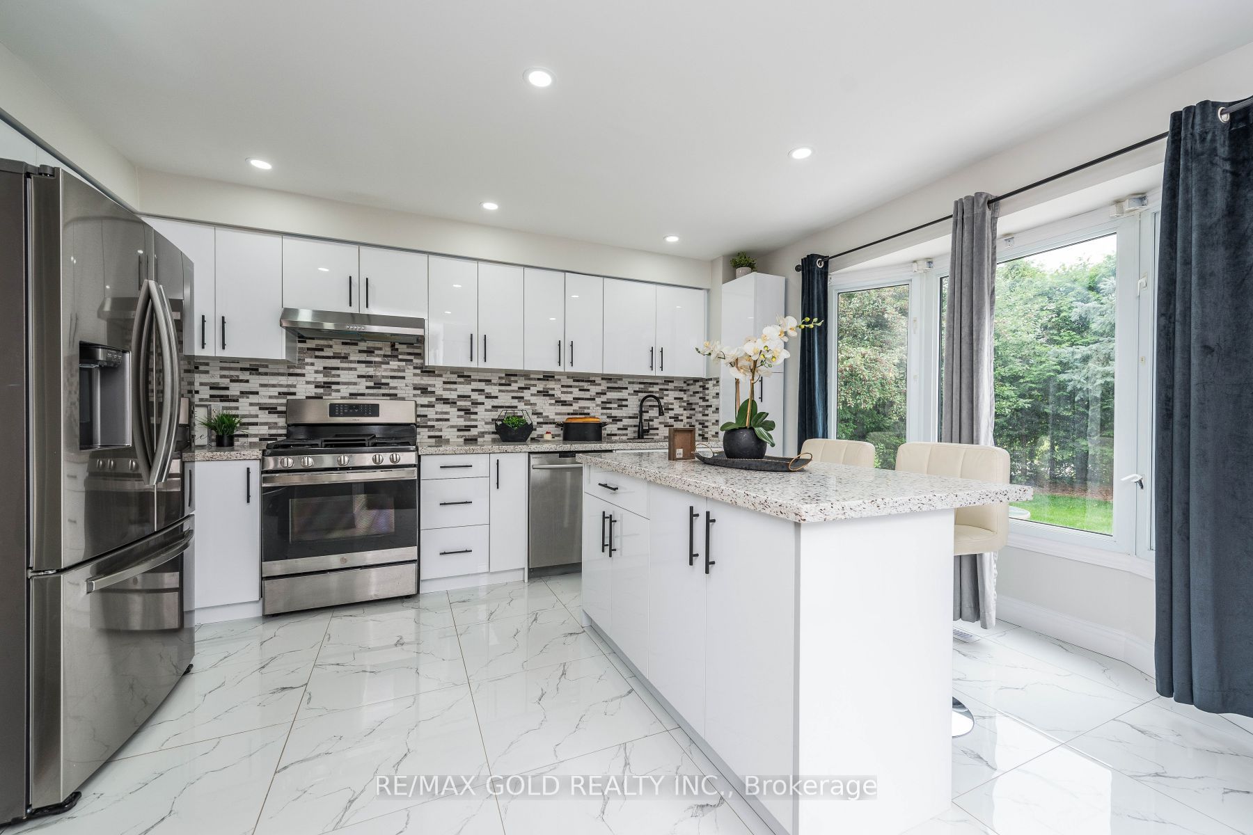 123 Meadow Dr