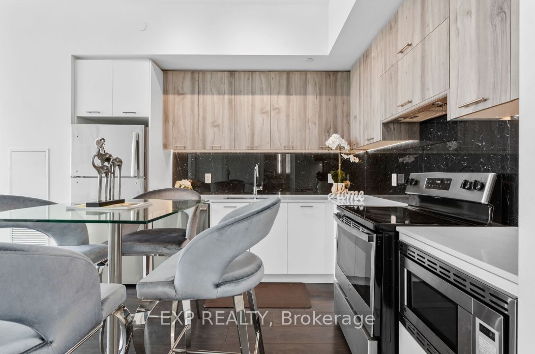 180 Veterans Dr, #806