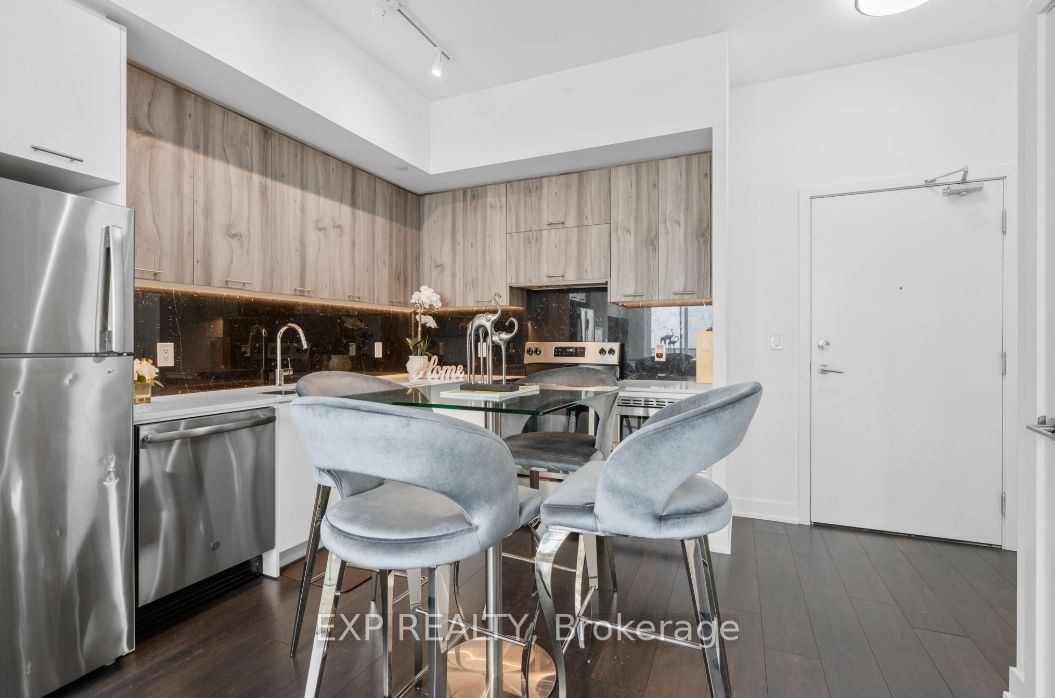 180 Veterans Dr, #806