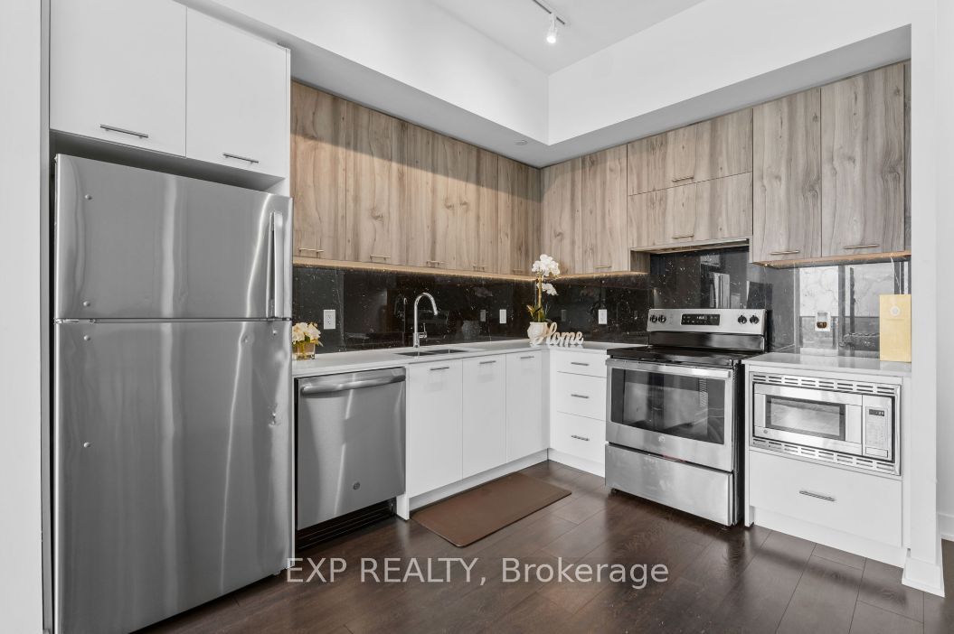180 Veterans Dr, #806