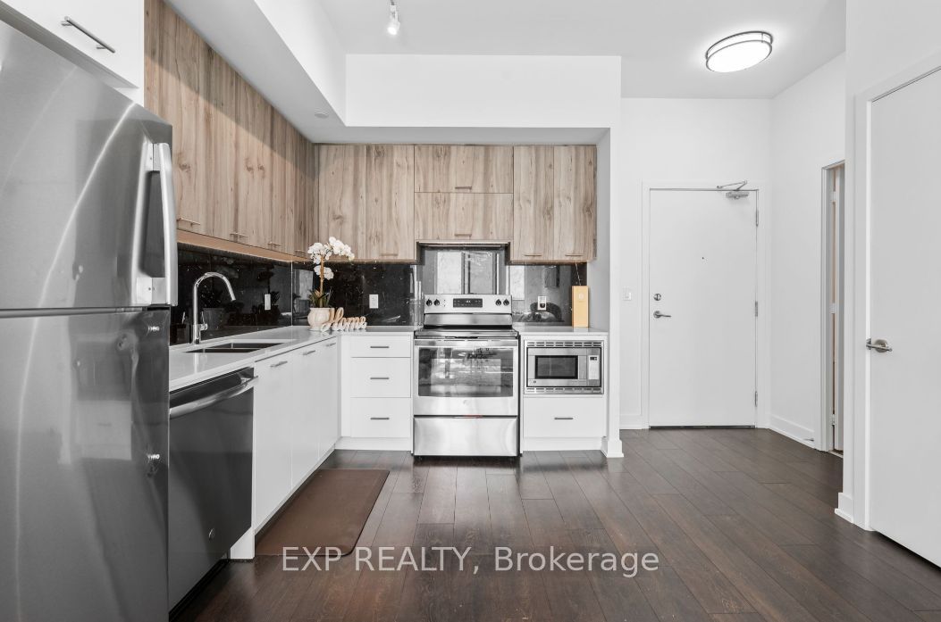 180 Veterans Dr, #806