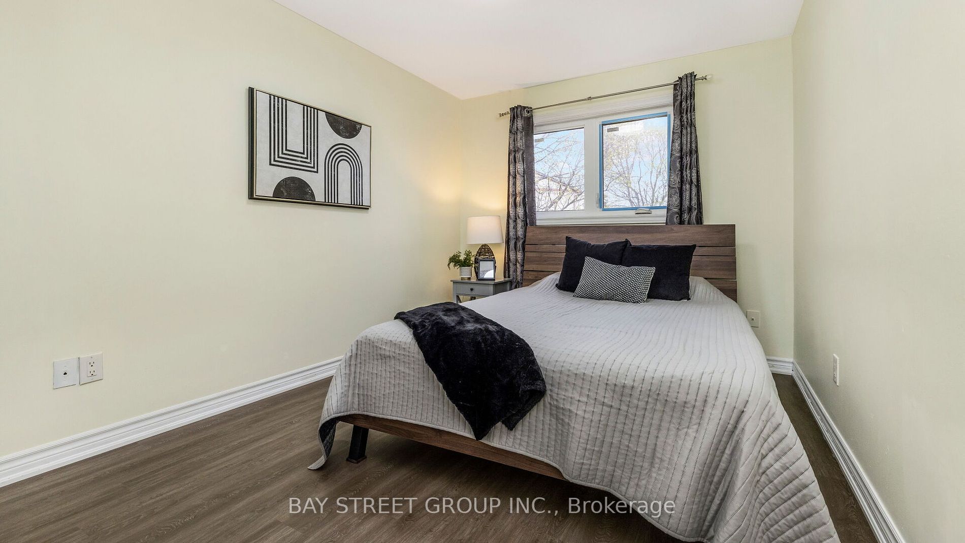 15 Bruce Beer Dr