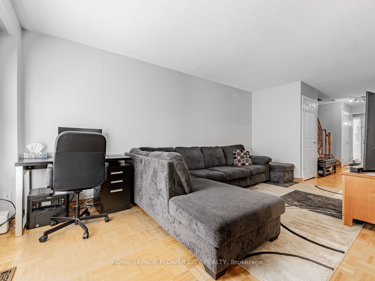 750 Burnhamthorpe Road E, #31