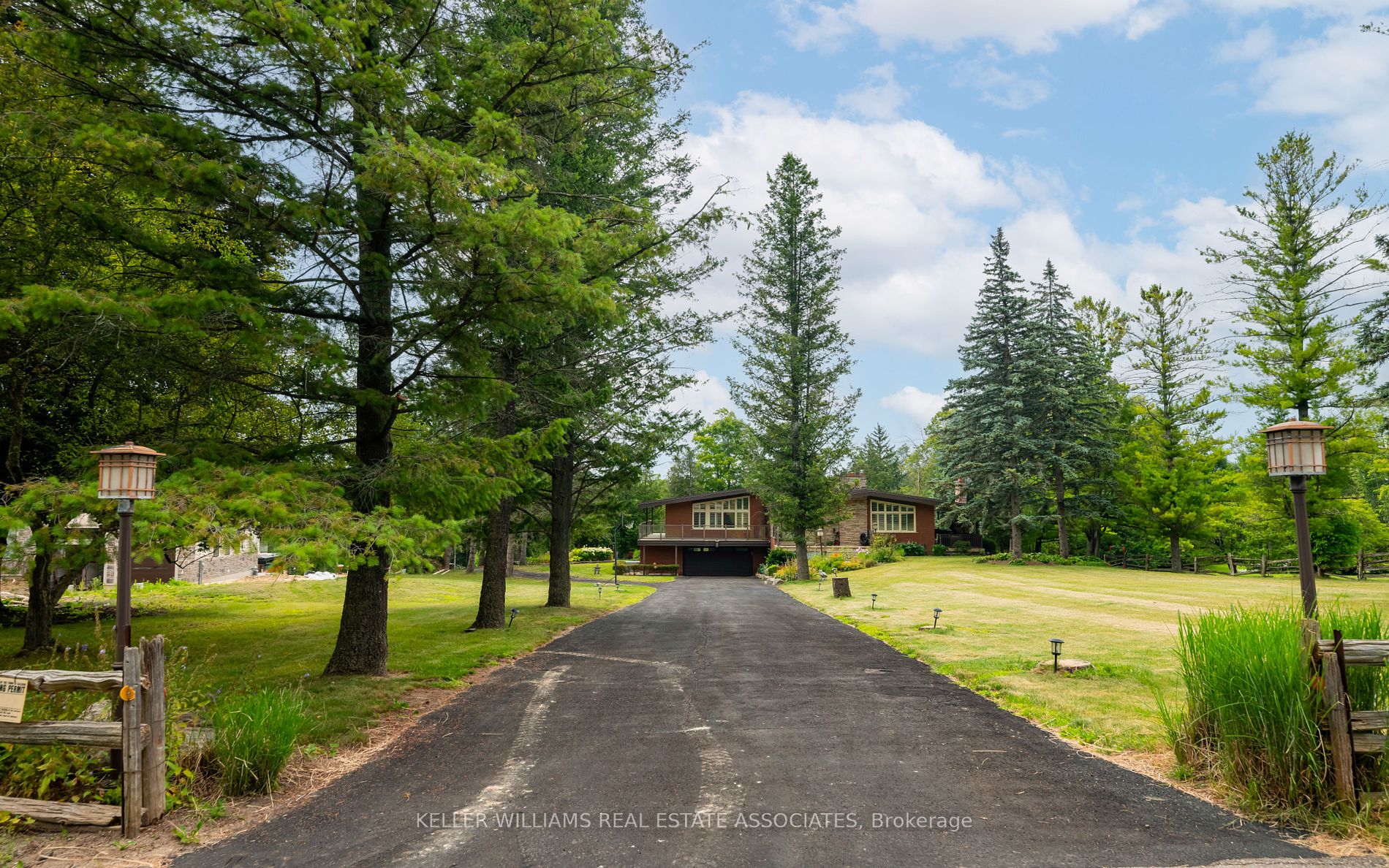 16 Cedar Dr