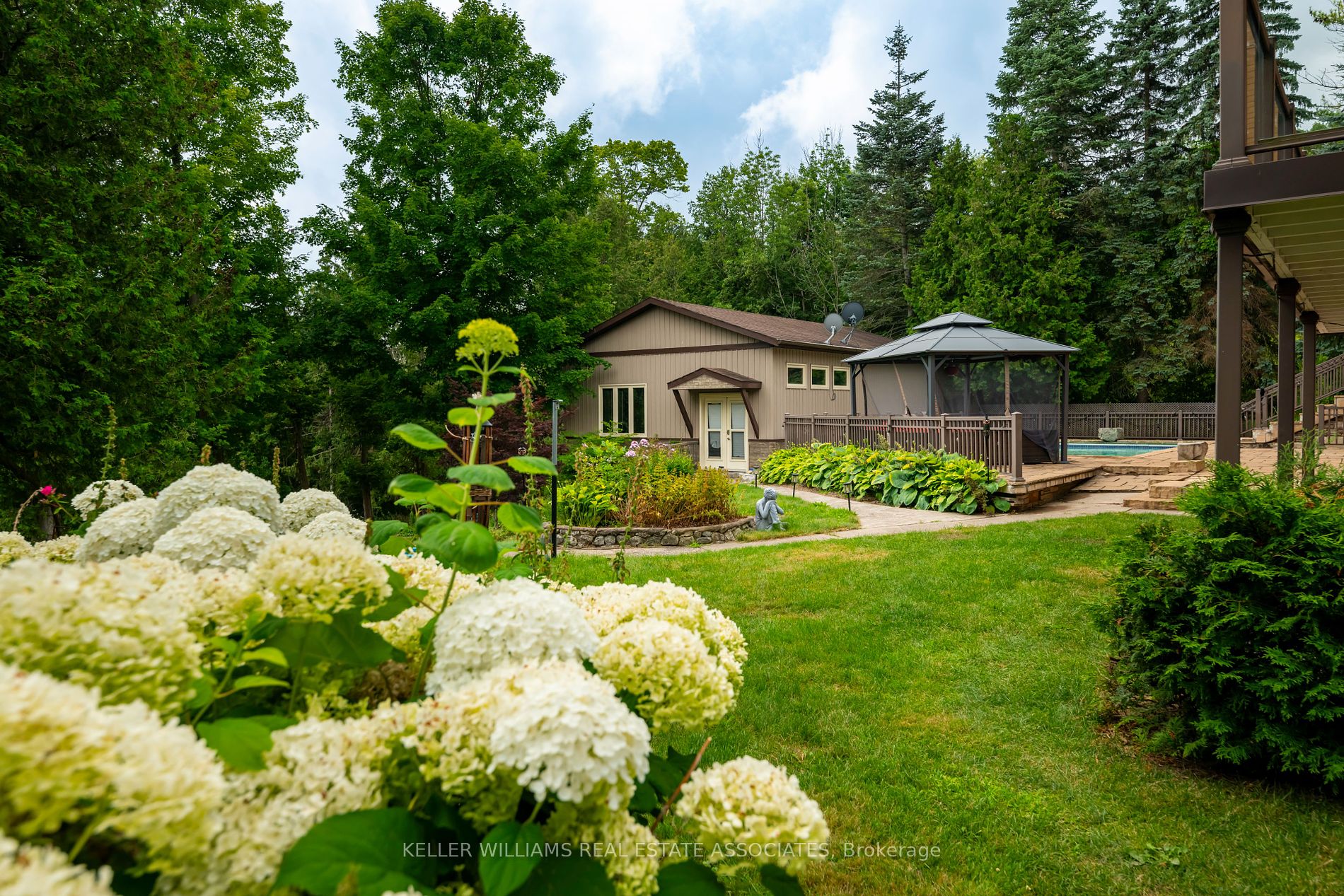 16 Cedar Dr