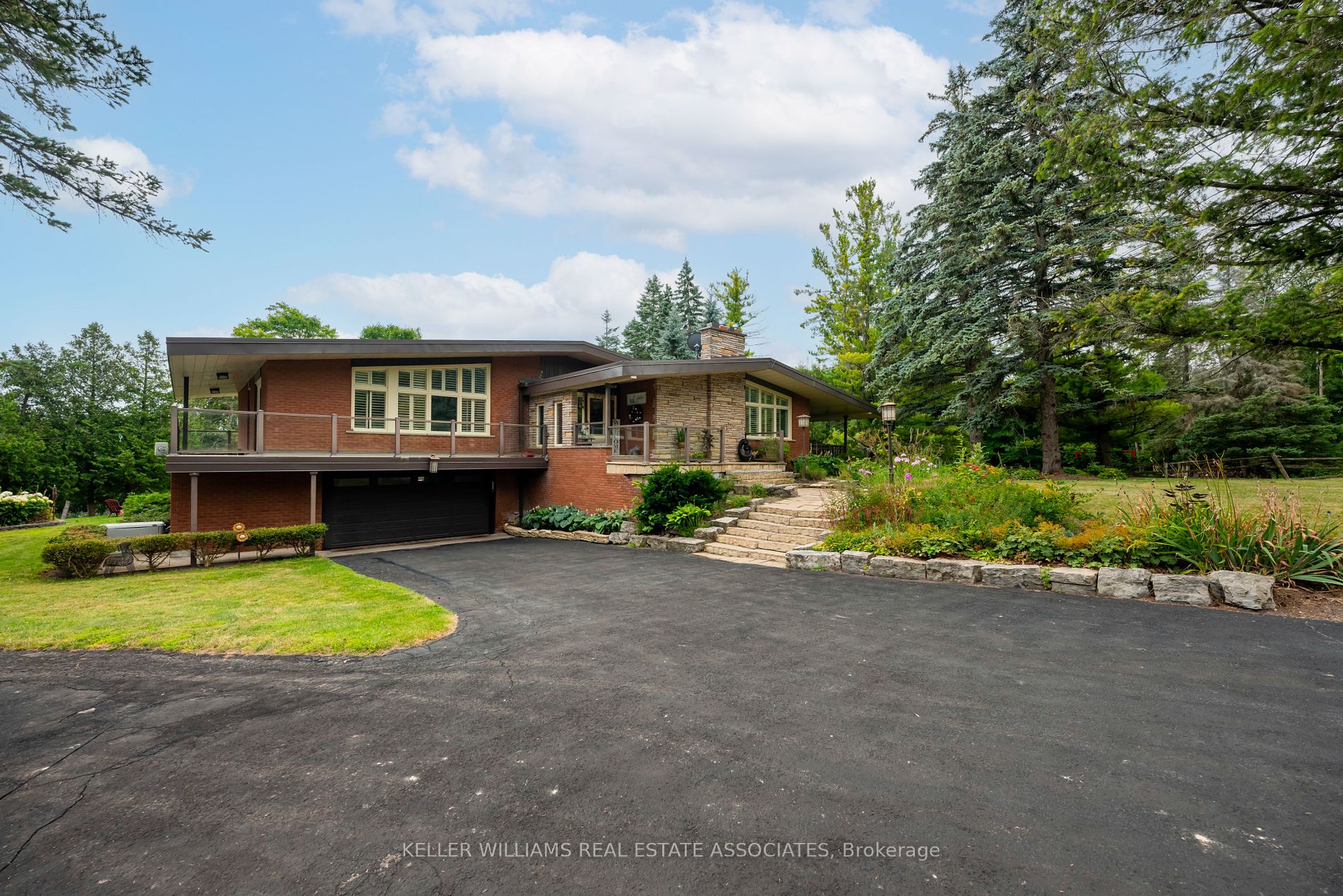16 Cedar Dr