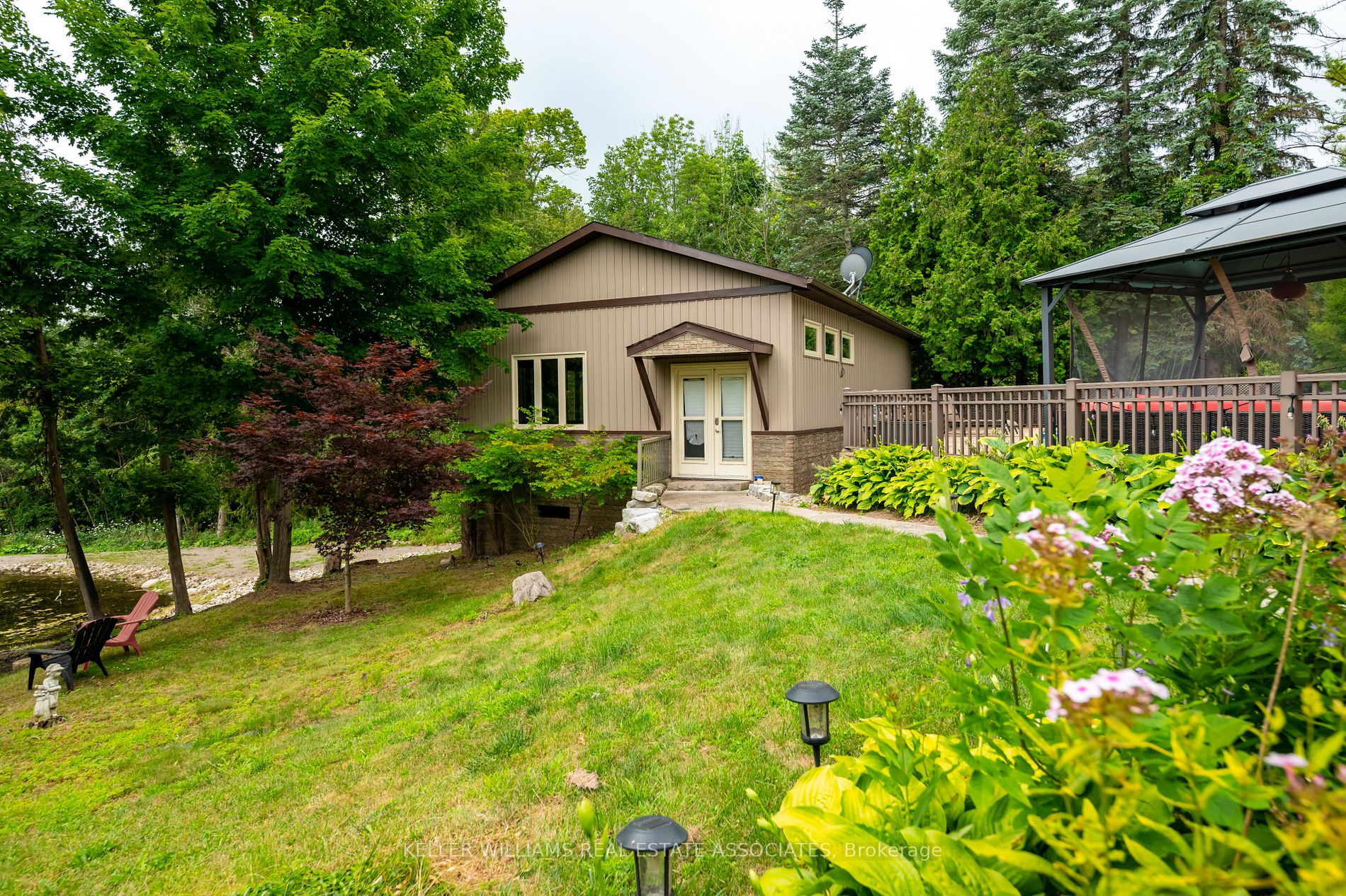 16 Cedar Dr