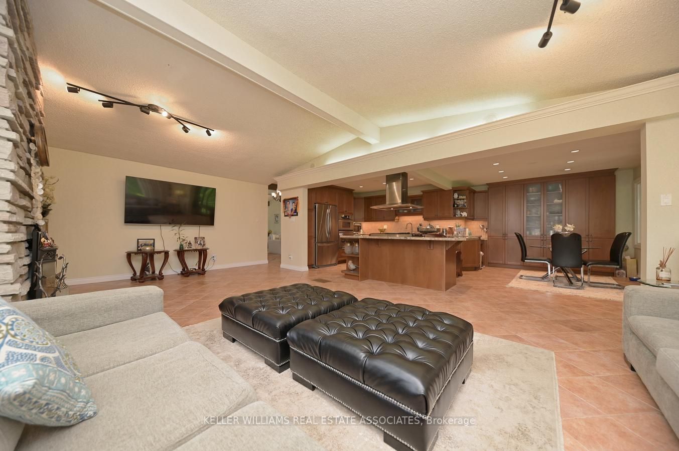 16 Cedar Dr