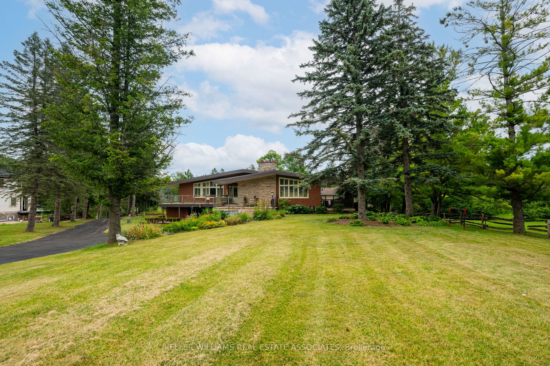 16 Cedar Dr