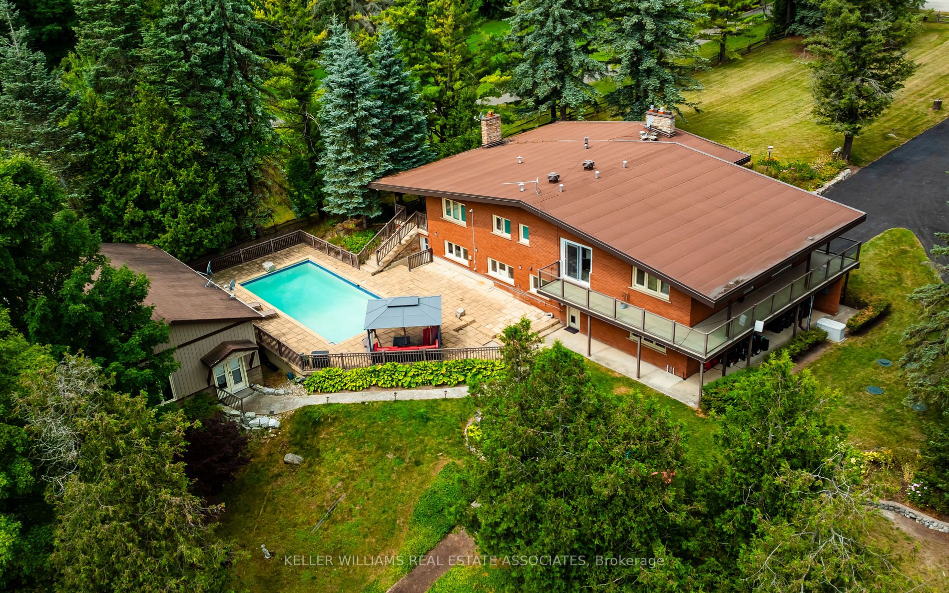 16 Cedar Dr