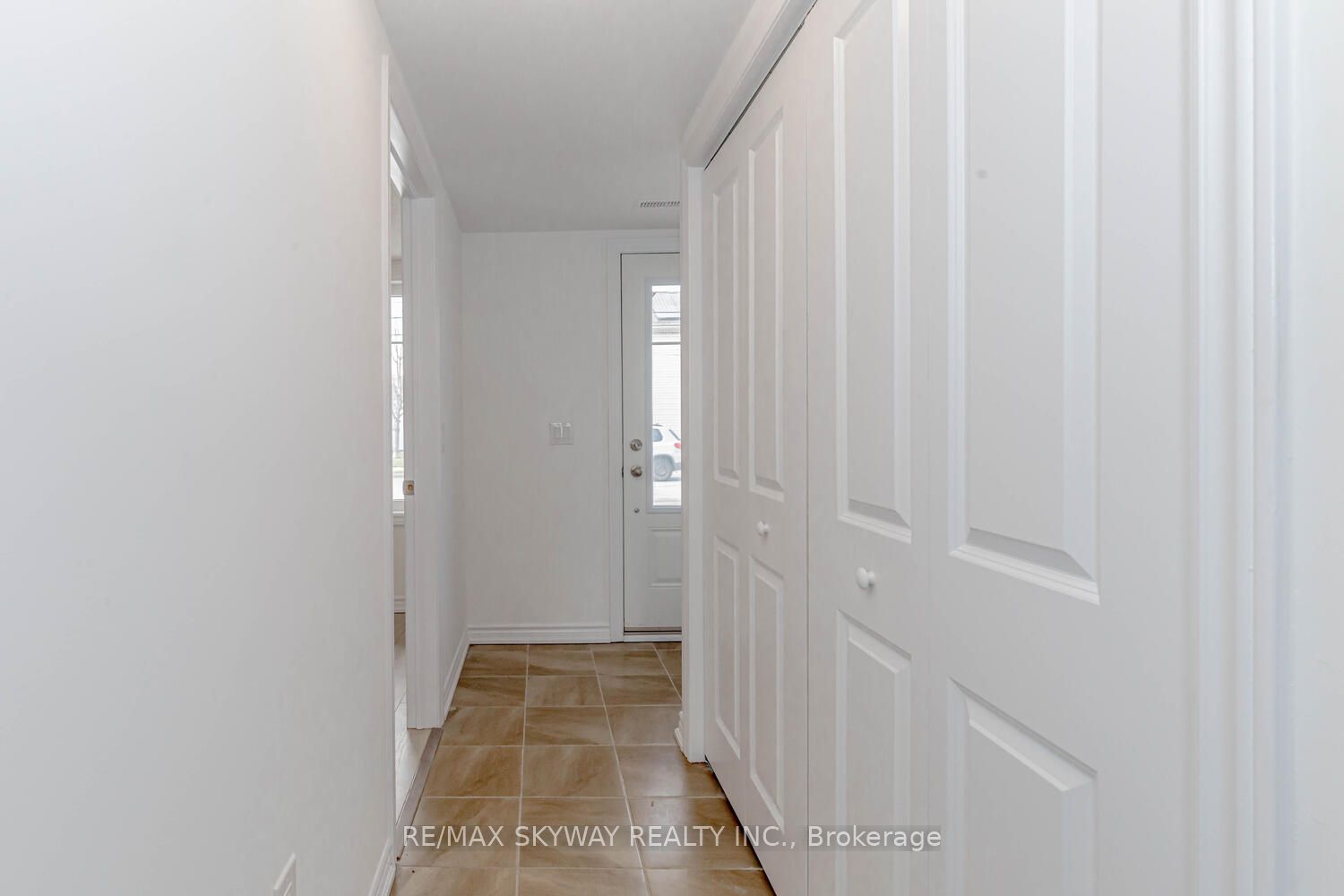 10 Church Street E