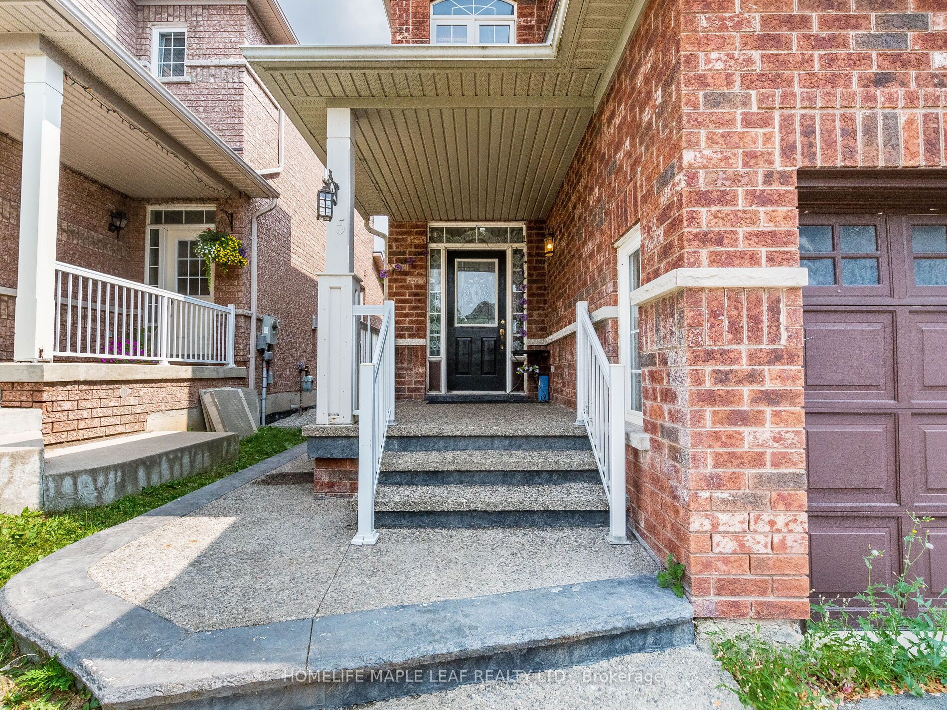 5 Rocky Point Crescent