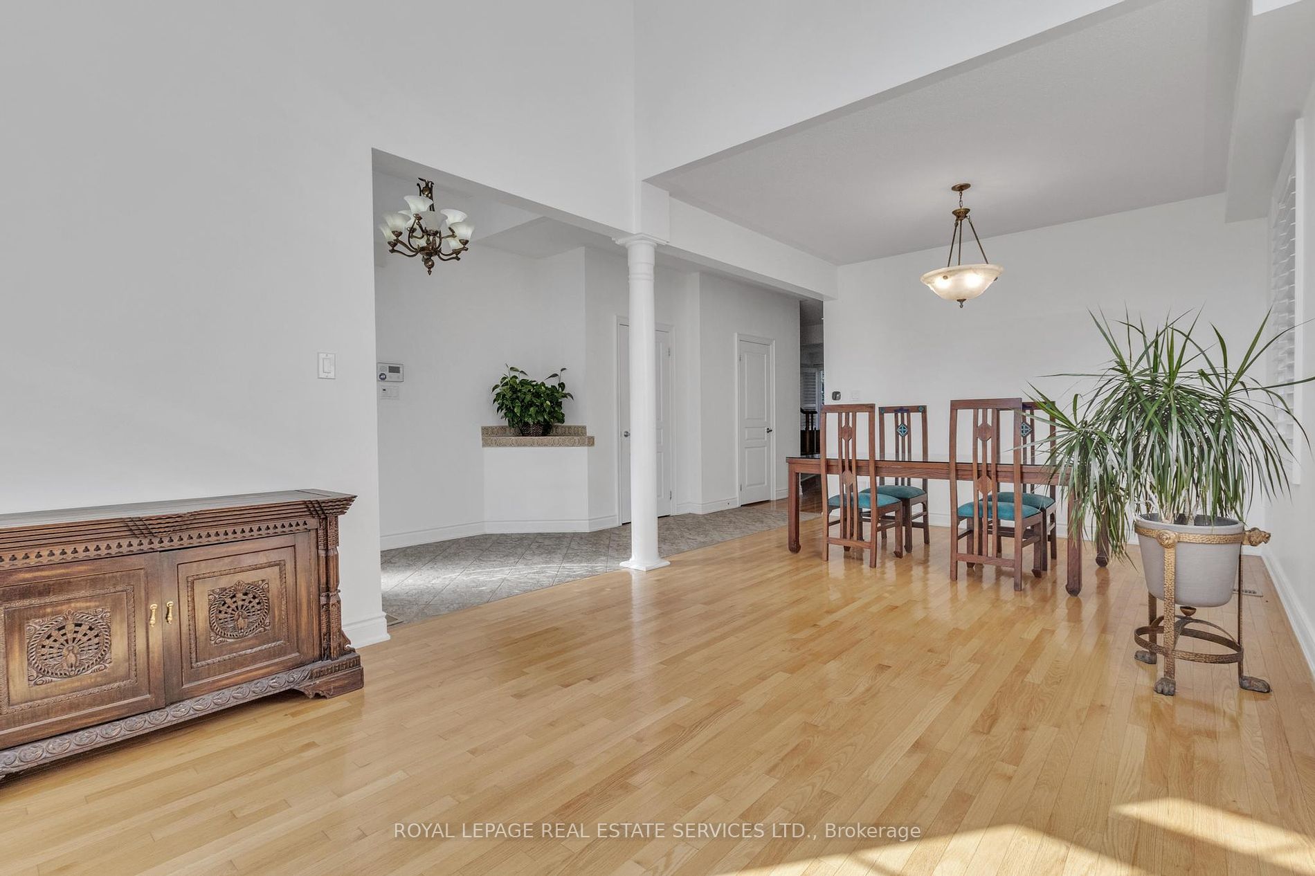 215 Burloak Dr