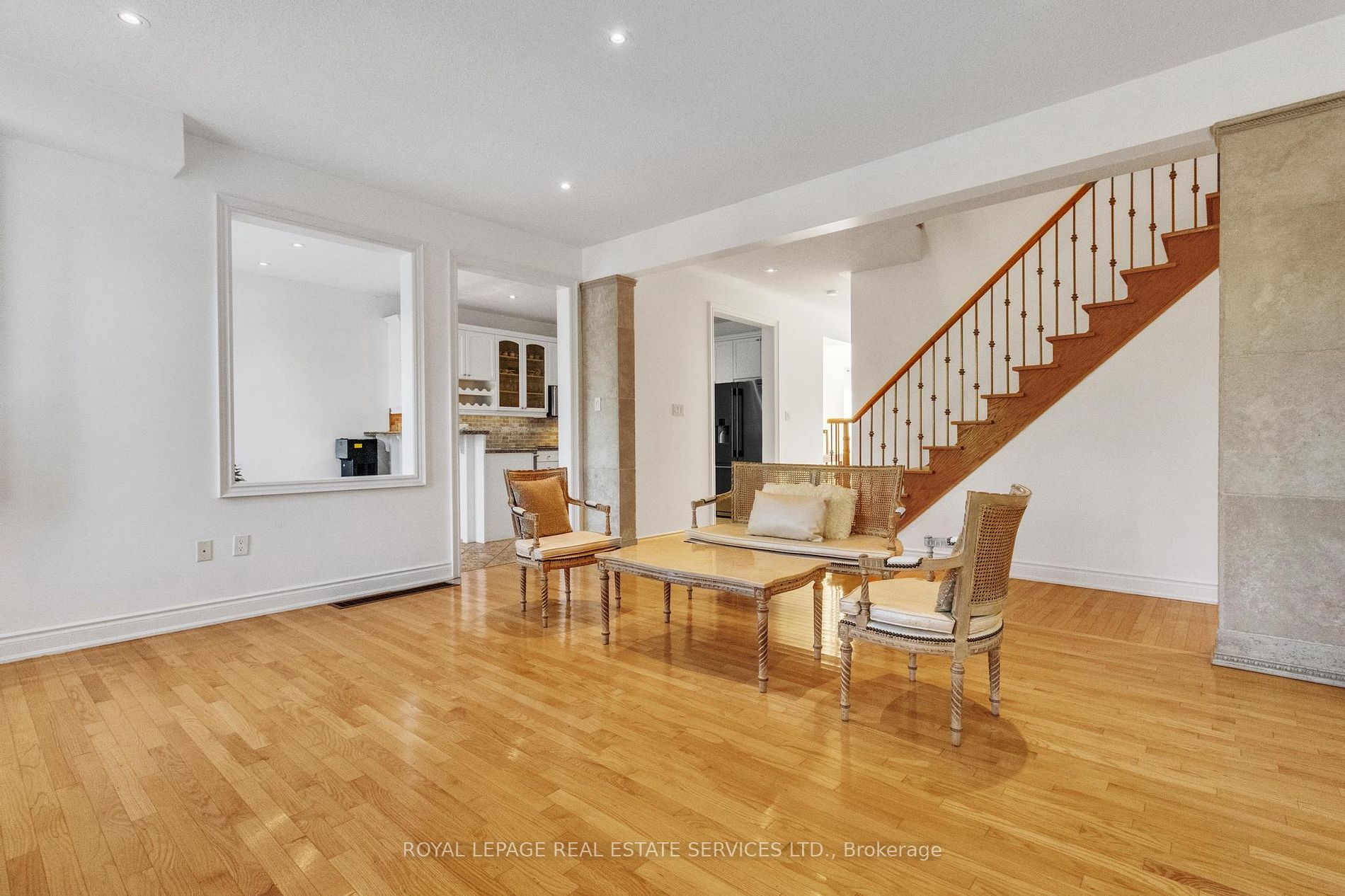 215 Burloak Dr