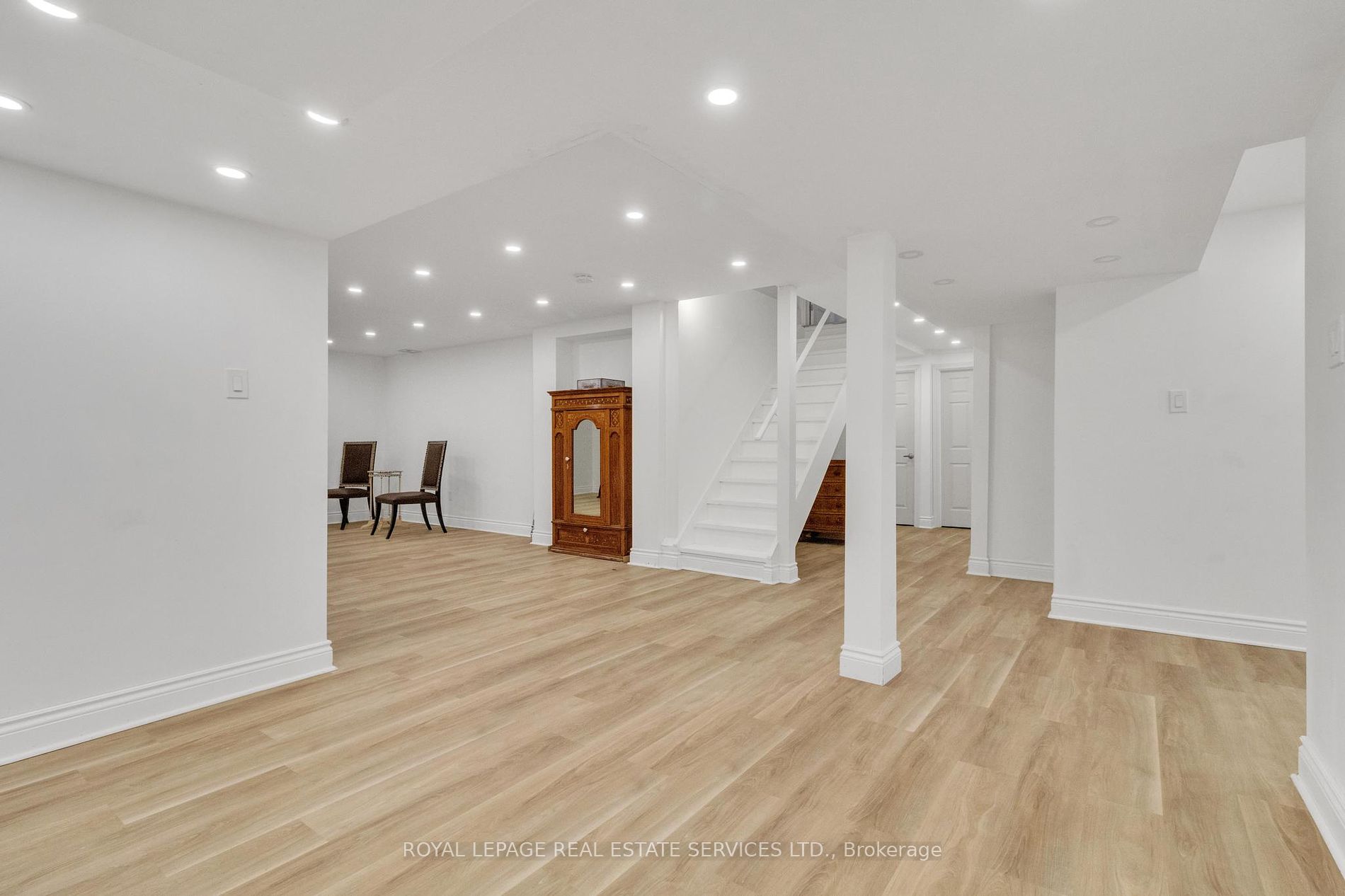 215 Burloak Dr