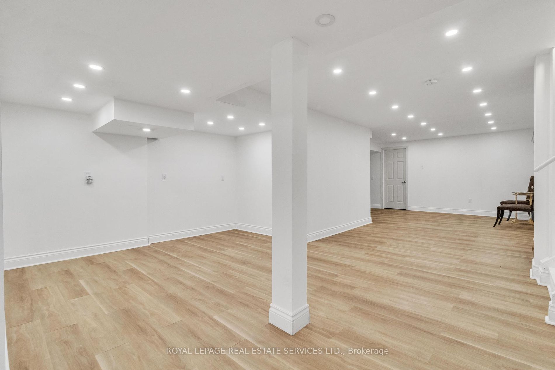 215 Burloak Dr