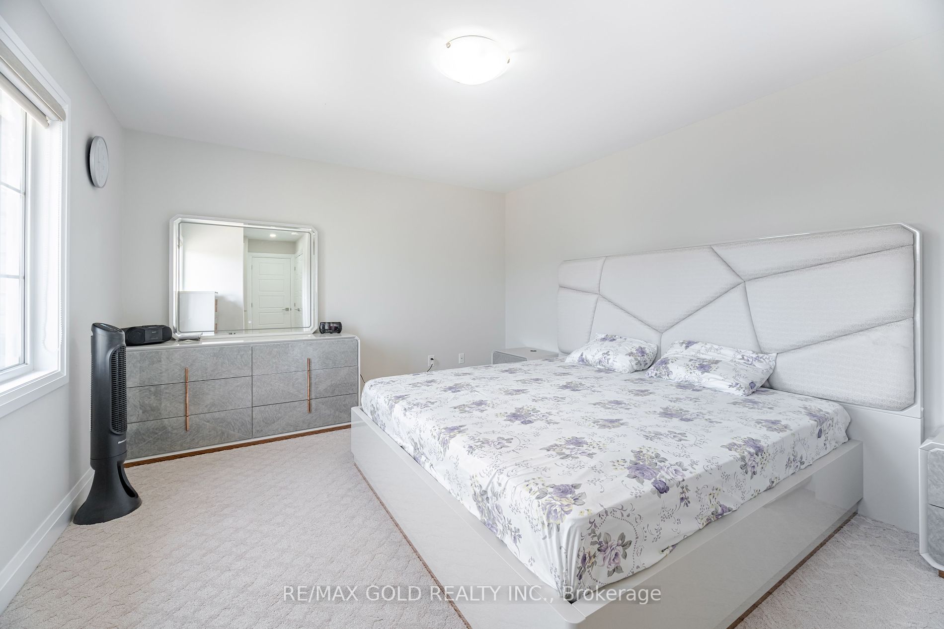 8 Foxmere Rd