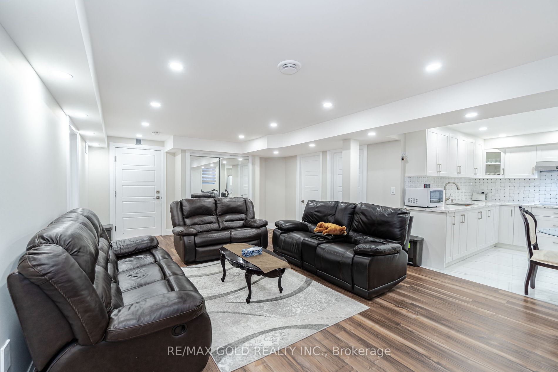 8 Foxmere Rd